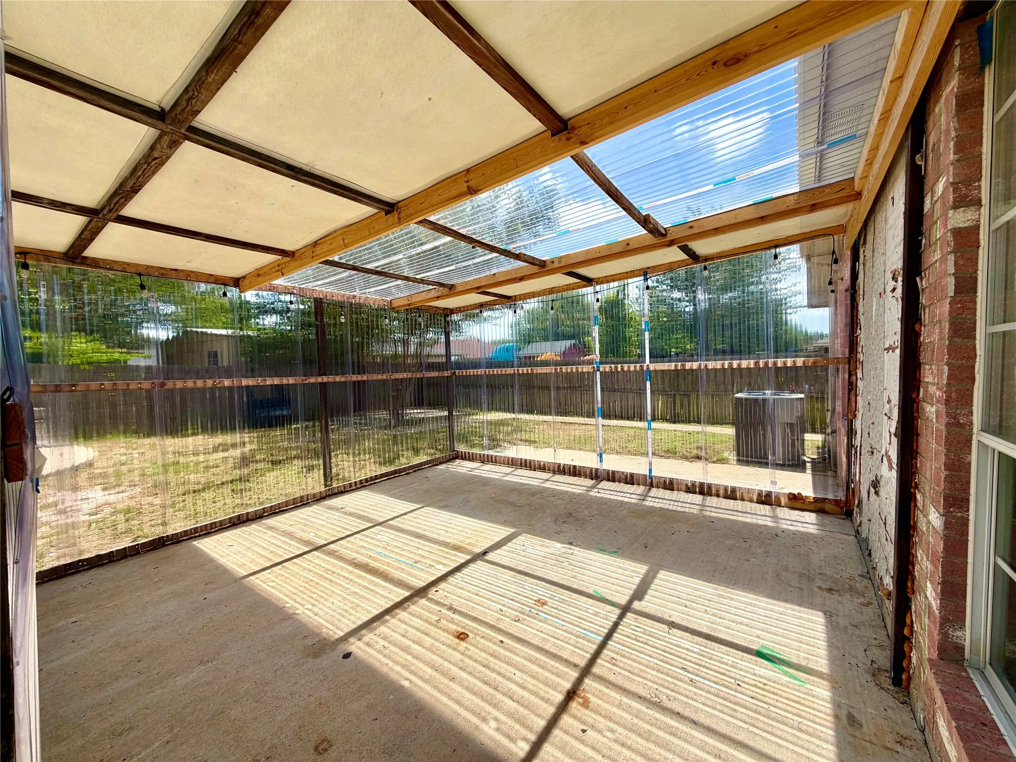 Single Family Residence For Sale in Dallas County , 5408 Dove Drive, Dallas, Texas 75236, 4 Bedroom, 3 Bathroom, 2 Garage spaces, 2,389 Sqft, built in 2001, mls#21346408, Real Estate Agent in Dallas, Homes For Sale in Dallas county, Homes For Sale in Dallas, Realtor in Dallas Texas, Real Estate Brokerage Independent Realty Texas, Luminita Cordes Realtor