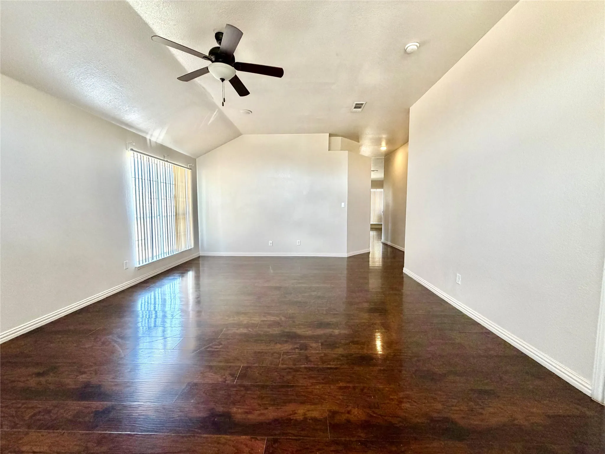 Single Family Residence For Sale in Dallas County , 5408 Dove Drive, Dallas, Texas 75236, 4 Bedroom, 3 Bathroom, 2 Garage spaces, 2,389 Sqft, built in 2001, mls#21346408, Real Estate Agent in Dallas, Homes For Sale in Dallas county, Homes For Sale in Dallas, Realtor in Dallas Texas, Real Estate Brokerage Independent Realty Texas, Luminita Cordes Realtor