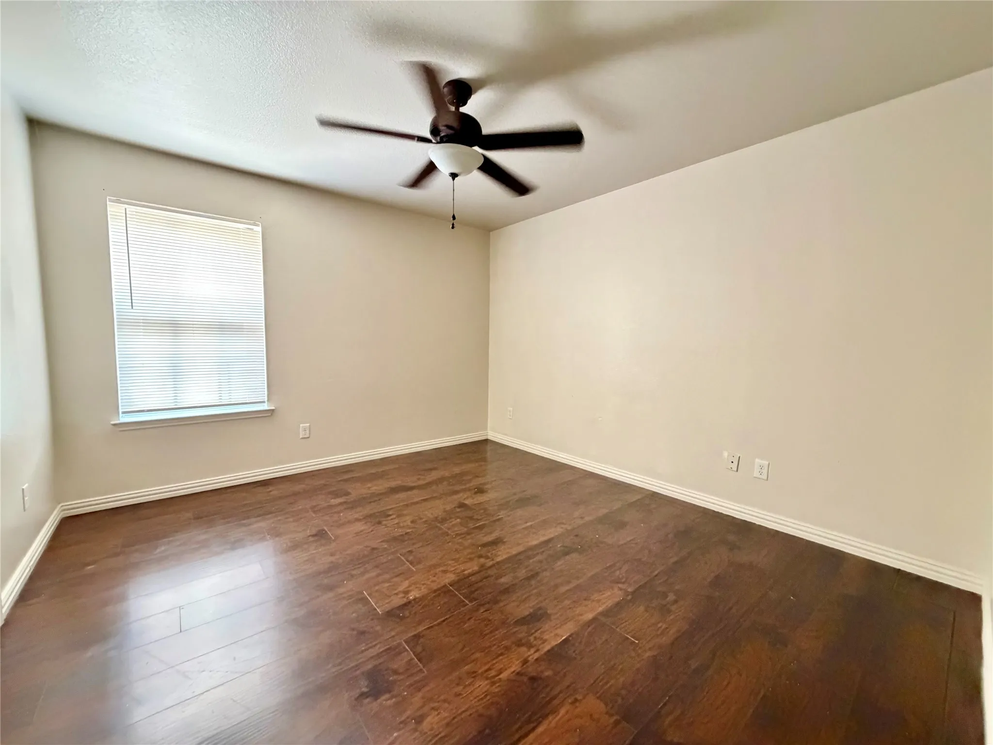 Single Family Residence For Sale in Dallas County , 5408 Dove Drive, Dallas, Texas 75236, 4 Bedroom, 3 Bathroom, 2 Garage spaces, 2,389 Sqft, built in 2001, mls#21346408, Real Estate Agent in Dallas, Homes For Sale in Dallas county, Homes For Sale in Dallas, Realtor in Dallas Texas, Real Estate Brokerage Independent Realty Texas, Luminita Cordes Realtor