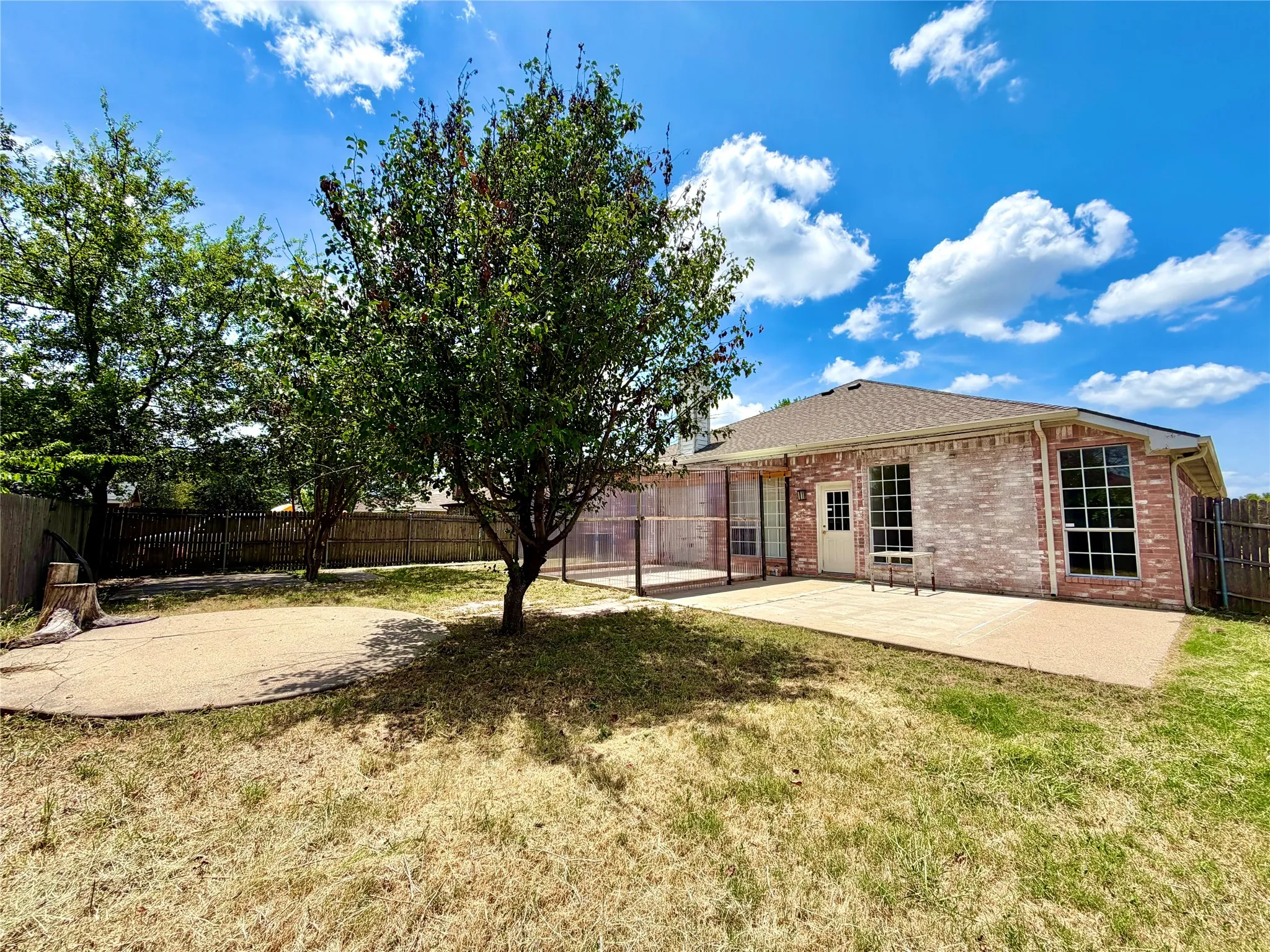 Single Family Residence For Sale in Dallas County , 5408 Dove Drive, Dallas, Texas 75236, 4 Bedroom, 3 Bathroom, 2 Garage spaces, 2,389 Sqft, built in 2001, mls#21346408, Real Estate Agent in Dallas, Homes For Sale in Dallas county, Homes For Sale in Dallas, Realtor in Dallas Texas, Real Estate Brokerage Independent Realty Texas, Luminita Cordes Realtor