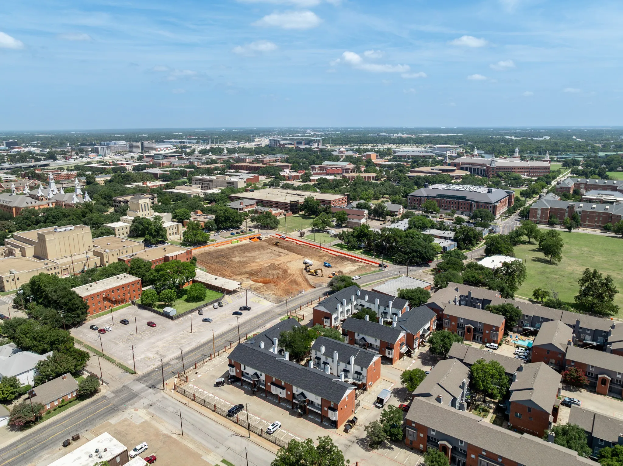 Condominium For Sale in Mc Lennan County , 600 Bagby Avenue 4C, Waco, Texas 76706, 3 Bedroom, 3 Bathroom, Garage spaces, 1,206 Sqft, built in 1986, mls#21343323, Real Estate Agent in Waco, Homes For Sale in Mc Lennan county, Homes For Sale in Waco, Realtor in Waco Texas, Real Estate Brokerage Independent Realty Texas, Luminita Cordes Realtor