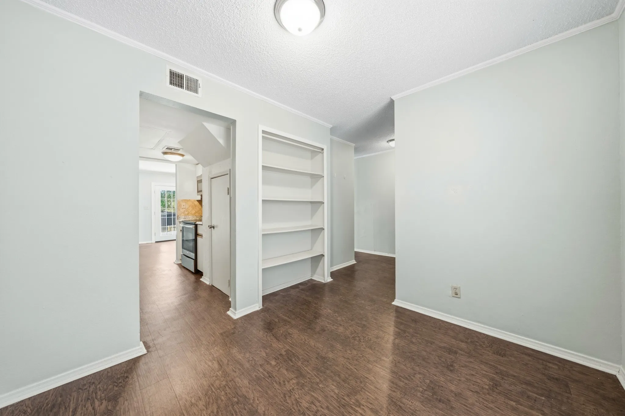 Condominium For Sale in Mc Lennan County , 600 Bagby Avenue 4C, Waco, Texas 76706, 3 Bedroom, 3 Bathroom, Garage spaces, 1,206 Sqft, built in 1986, mls#21343323, Real Estate Agent in Waco, Homes For Sale in Mc Lennan county, Homes For Sale in Waco, Realtor in Waco Texas, Real Estate Brokerage Independent Realty Texas, Luminita Cordes Realtor
