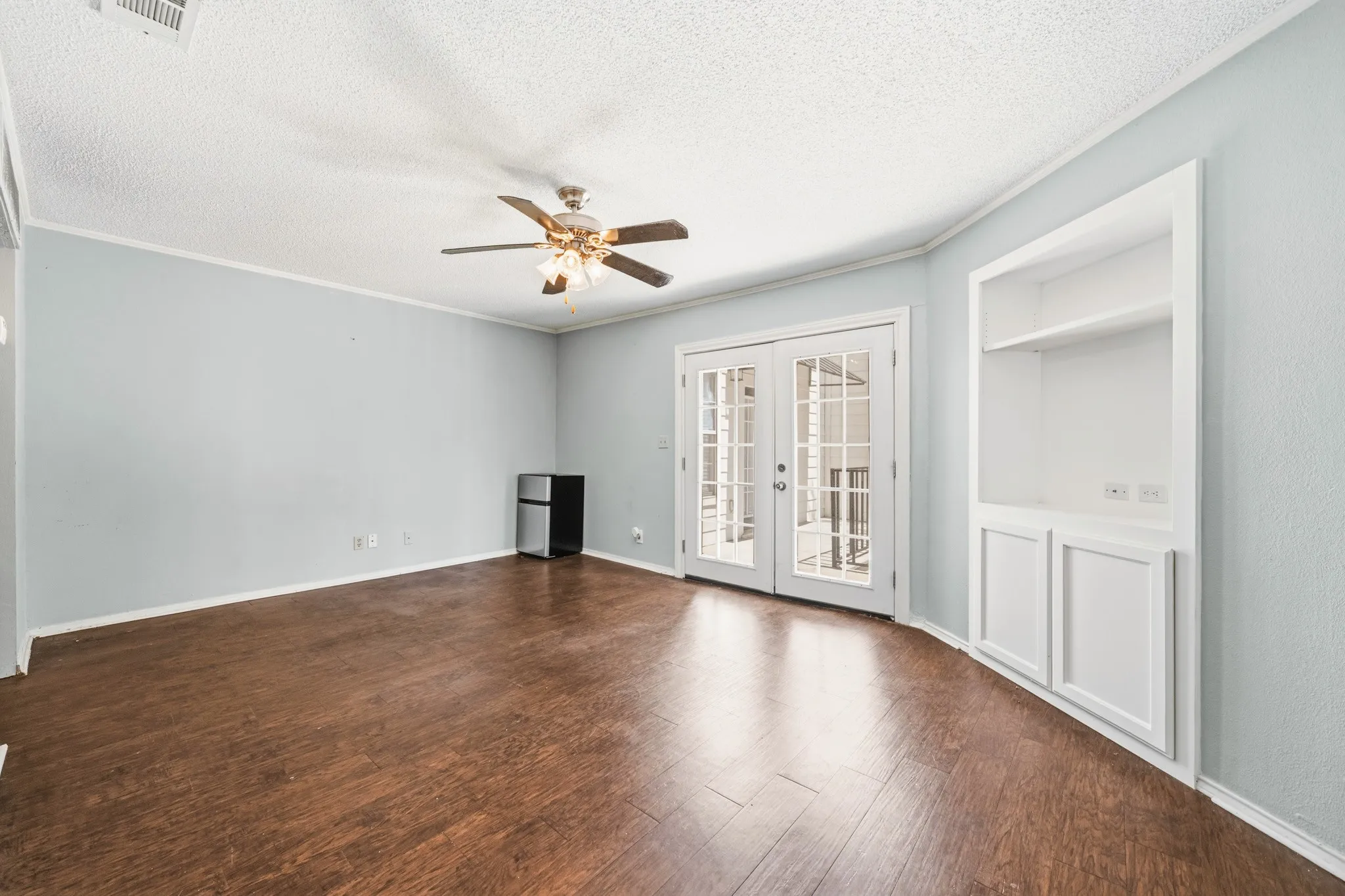 Condominium For Sale in Mc Lennan County , 600 Bagby Avenue 4C, Waco, Texas 76706, 3 Bedroom, 3 Bathroom, Garage spaces, 1,206 Sqft, built in 1986, mls#21343323, Real Estate Agent in Waco, Homes For Sale in Mc Lennan county, Homes For Sale in Waco, Realtor in Waco Texas, Real Estate Brokerage Independent Realty Texas, Luminita Cordes Realtor