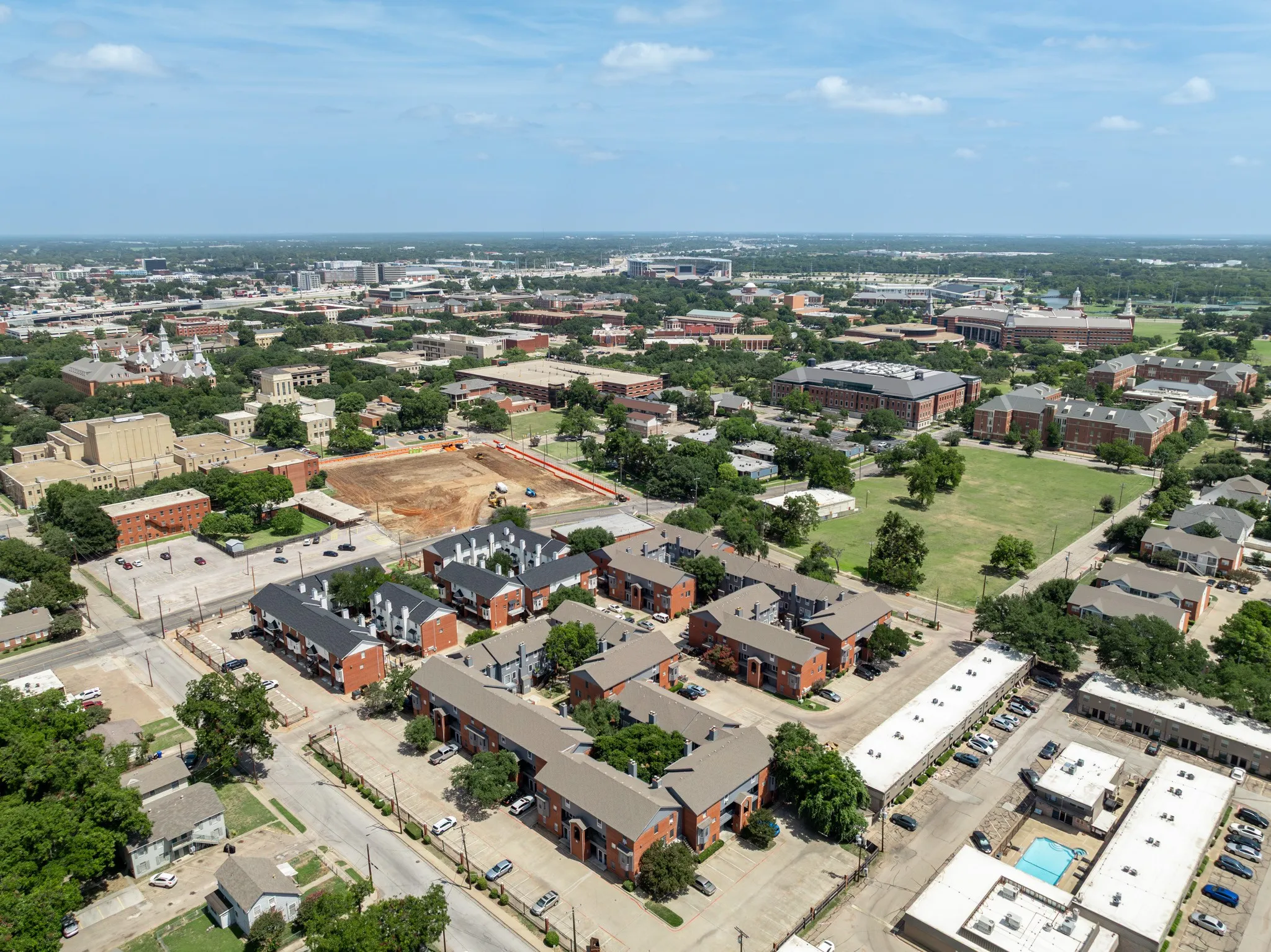Condominium For Sale in Mc Lennan County , 600 Bagby Avenue 4C, Waco, Texas 76706, 3 Bedroom, 3 Bathroom, Garage spaces, 1,206 Sqft, built in 1986, mls#21343323, Real Estate Agent in Waco, Homes For Sale in Mc Lennan county, Homes For Sale in Waco, Realtor in Waco Texas, Real Estate Brokerage Independent Realty Texas, Luminita Cordes Realtor