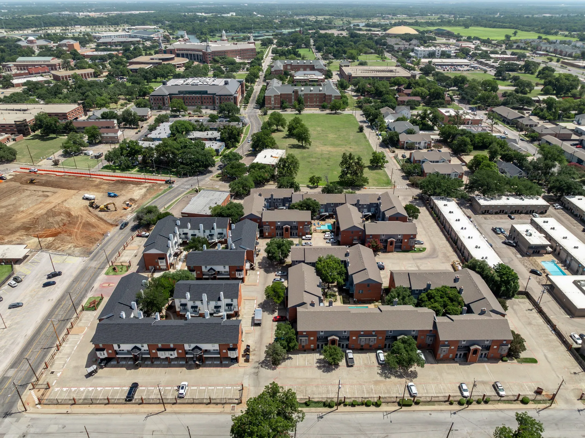 Condominium For Sale in Mc Lennan County , 600 Bagby Avenue 4C, Waco, Texas 76706, 3 Bedroom, 3 Bathroom, Garage spaces, 1,206 Sqft, built in 1986, mls#21343323, Real Estate Agent in Waco, Homes For Sale in Mc Lennan county, Homes For Sale in Waco, Realtor in Waco Texas, Real Estate Brokerage Independent Realty Texas, Luminita Cordes Realtor