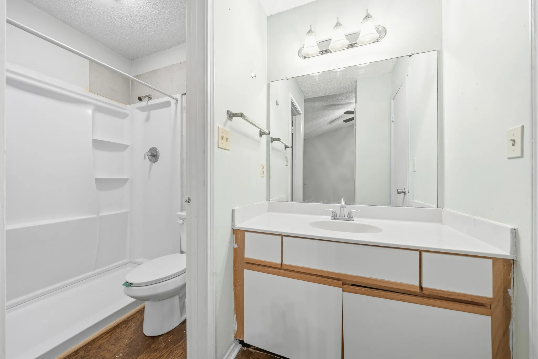 Condominium For Sale in Mc Lennan County , 600 Bagby Avenue 4C, Waco, Texas 76706, 3 Bedroom, 3 Bathroom, Garage spaces, 1,206 Sqft, built in 1986, mls#21343323, Real Estate Agent in Waco, Homes For Sale in Mc Lennan county, Homes For Sale in Waco, Realtor in Waco Texas, Real Estate Brokerage Independent Realty Texas, Luminita Cordes Realtor
