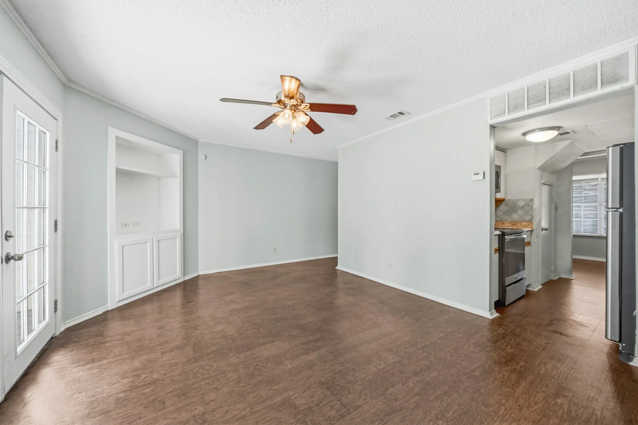 Condominium For Sale in Mc Lennan County , 600 Bagby Avenue 4C, Waco, Texas 76706, 3 Bedroom, 3 Bathroom, Garage spaces, 1,206 Sqft, built in 1986, mls#21343323, Real Estate Agent in Waco, Homes For Sale in Mc Lennan county, Homes For Sale in Waco, Realtor in Waco Texas, Real Estate Brokerage Independent Realty Texas, Luminita Cordes Realtor
