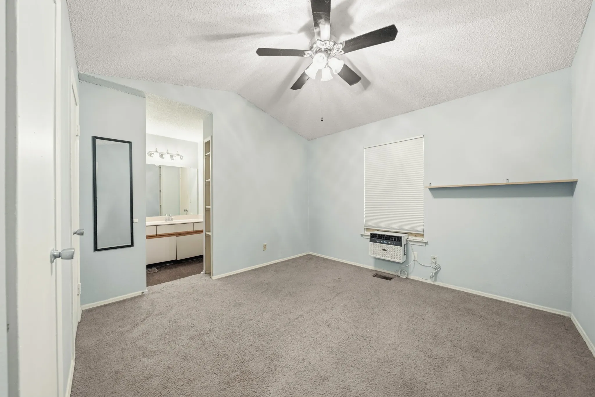 Condominium For Sale in Mc Lennan County , 600 Bagby Avenue 4C, Waco, Texas 76706, 3 Bedroom, 3 Bathroom, Garage spaces, 1,206 Sqft, built in 1986, mls#21343323, Real Estate Agent in Waco, Homes For Sale in Mc Lennan county, Homes For Sale in Waco, Realtor in Waco Texas, Real Estate Brokerage Independent Realty Texas, Luminita Cordes Realtor