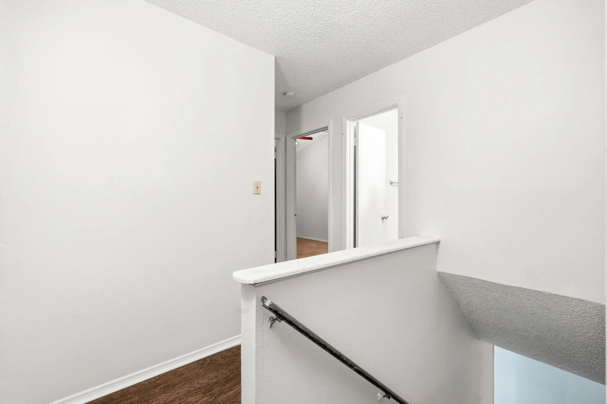 Condominium For Sale in Mc Lennan County , 600 Bagby Avenue 4C, Waco, Texas 76706, 3 Bedroom, 3 Bathroom, Garage spaces, 1,206 Sqft, built in 1986, mls#21343323, Real Estate Agent in Waco, Homes For Sale in Mc Lennan county, Homes For Sale in Waco, Realtor in Waco Texas, Real Estate Brokerage Independent Realty Texas, Luminita Cordes Realtor