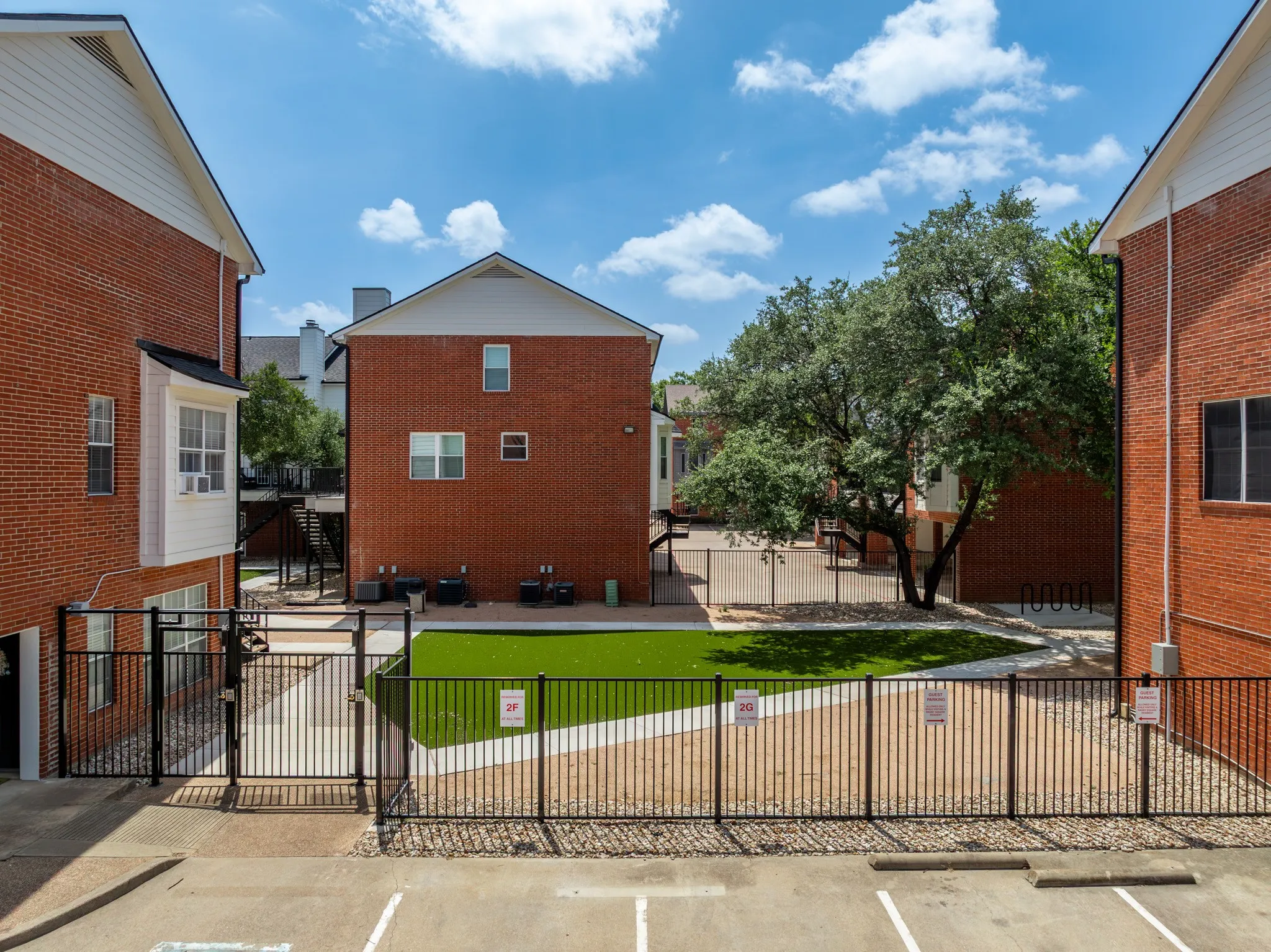 Condominium For Sale in Mc Lennan County , 600 Bagby Avenue 4C, Waco, Texas 76706, 3 Bedroom, 3 Bathroom, Garage spaces, 1,206 Sqft, built in 1986, mls#21343323, Real Estate Agent in Waco, Homes For Sale in Mc Lennan county, Homes For Sale in Waco, Realtor in Waco Texas, Real Estate Brokerage Independent Realty Texas, Luminita Cordes Realtor