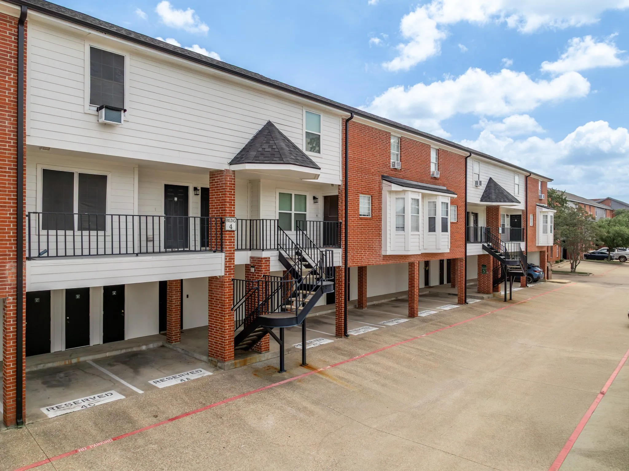 Condominium For Sale in Mc Lennan County , 600 Bagby Avenue 4C, Waco, Texas 76706, 3 Bedroom, 3 Bathroom, Garage spaces, 1,206 Sqft, built in 1986, mls#21343323, Real Estate Agent in Waco, Homes For Sale in Mc Lennan county, Homes For Sale in Waco, Realtor in Waco Texas, Real Estate Brokerage Independent Realty Texas, Luminita Cordes Realtor