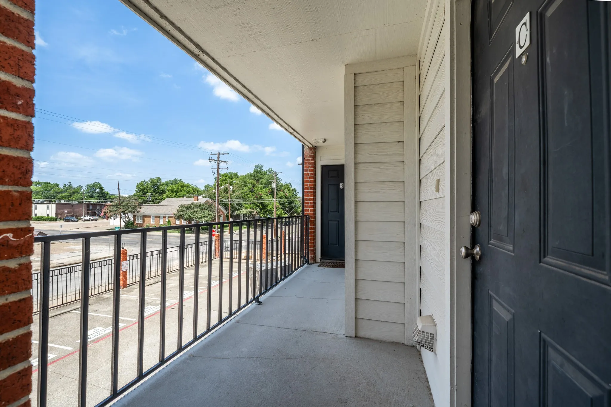 Condominium For Sale in Mc Lennan County , 600 Bagby Avenue 4C, Waco, Texas 76706, 3 Bedroom, 3 Bathroom, Garage spaces, 1,206 Sqft, built in 1986, mls#21343323, Real Estate Agent in Waco, Homes For Sale in Mc Lennan county, Homes For Sale in Waco, Realtor in Waco Texas, Real Estate Brokerage Independent Realty Texas, Luminita Cordes Realtor