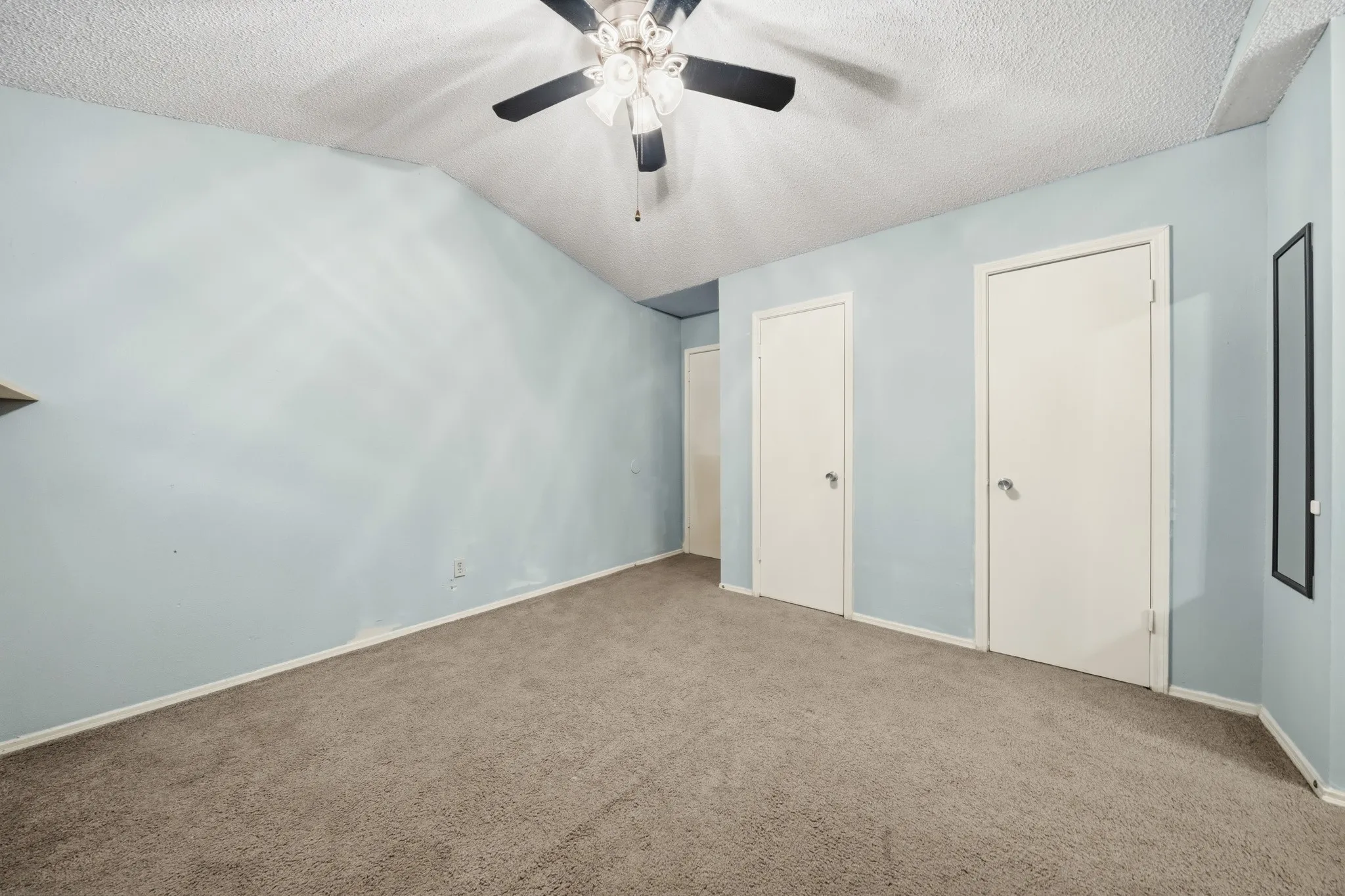 Condominium For Sale in Mc Lennan County , 600 Bagby Avenue 4C, Waco, Texas 76706, 3 Bedroom, 3 Bathroom, Garage spaces, 1,206 Sqft, built in 1986, mls#21343323, Real Estate Agent in Waco, Homes For Sale in Mc Lennan county, Homes For Sale in Waco, Realtor in Waco Texas, Real Estate Brokerage Independent Realty Texas, Luminita Cordes Realtor