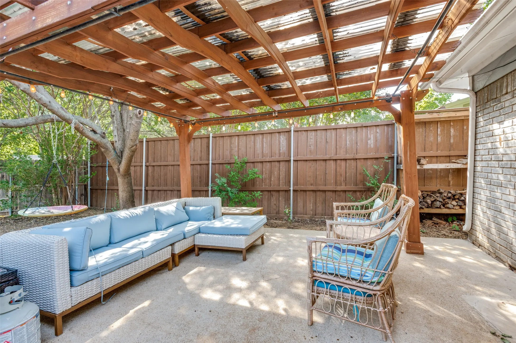 Single Family Residence For Sale in Tarrant County , 3217 Meadow Wood Lane, Bedford, Texas 76021, 3 Bedroom, 2 Bathroom, 2 Garage spaces, 1,405 Sqft, built in 1979, mls#21345944, Real Estate Agent in Bedford, Homes For Sale in Tarrant county, Homes For Sale in Bedford, Realtor in Bedford Texas, Real Estate Brokerage Independent Realty Texas, Luminita Cordes Realtor