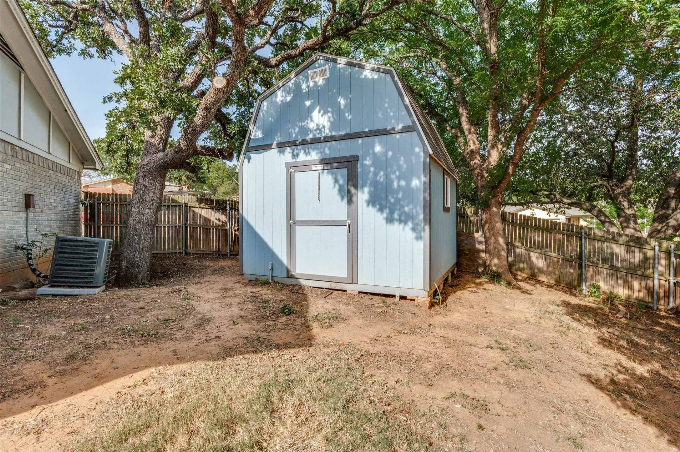 Single Family Residence For Sale in Tarrant County , 3217 Meadow Wood Lane, Bedford, Texas 76021, 3 Bedroom, 2 Bathroom, 2 Garage spaces, 1,405 Sqft, built in 1979, mls#21345944, Real Estate Agent in Bedford, Homes For Sale in Tarrant county, Homes For Sale in Bedford, Realtor in Bedford Texas, Real Estate Brokerage Independent Realty Texas, Luminita Cordes Realtor
