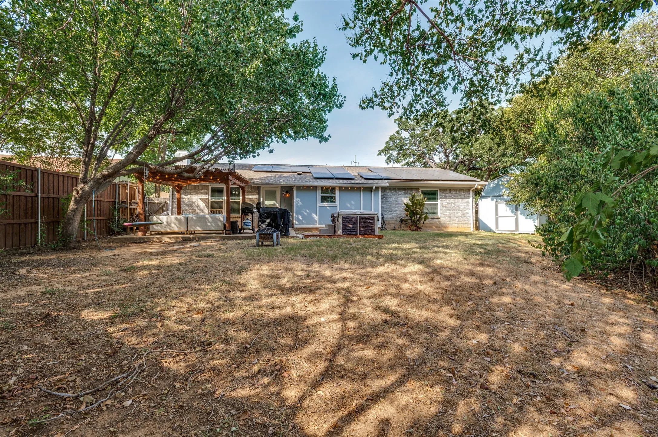 Single Family Residence For Sale in Tarrant County , 3217 Meadow Wood Lane, Bedford, Texas 76021, 3 Bedroom, 2 Bathroom, 2 Garage spaces, 1,405 Sqft, built in 1979, mls#21345944, Real Estate Agent in Bedford, Homes For Sale in Tarrant county, Homes For Sale in Bedford, Realtor in Bedford Texas, Real Estate Brokerage Independent Realty Texas, Luminita Cordes Realtor