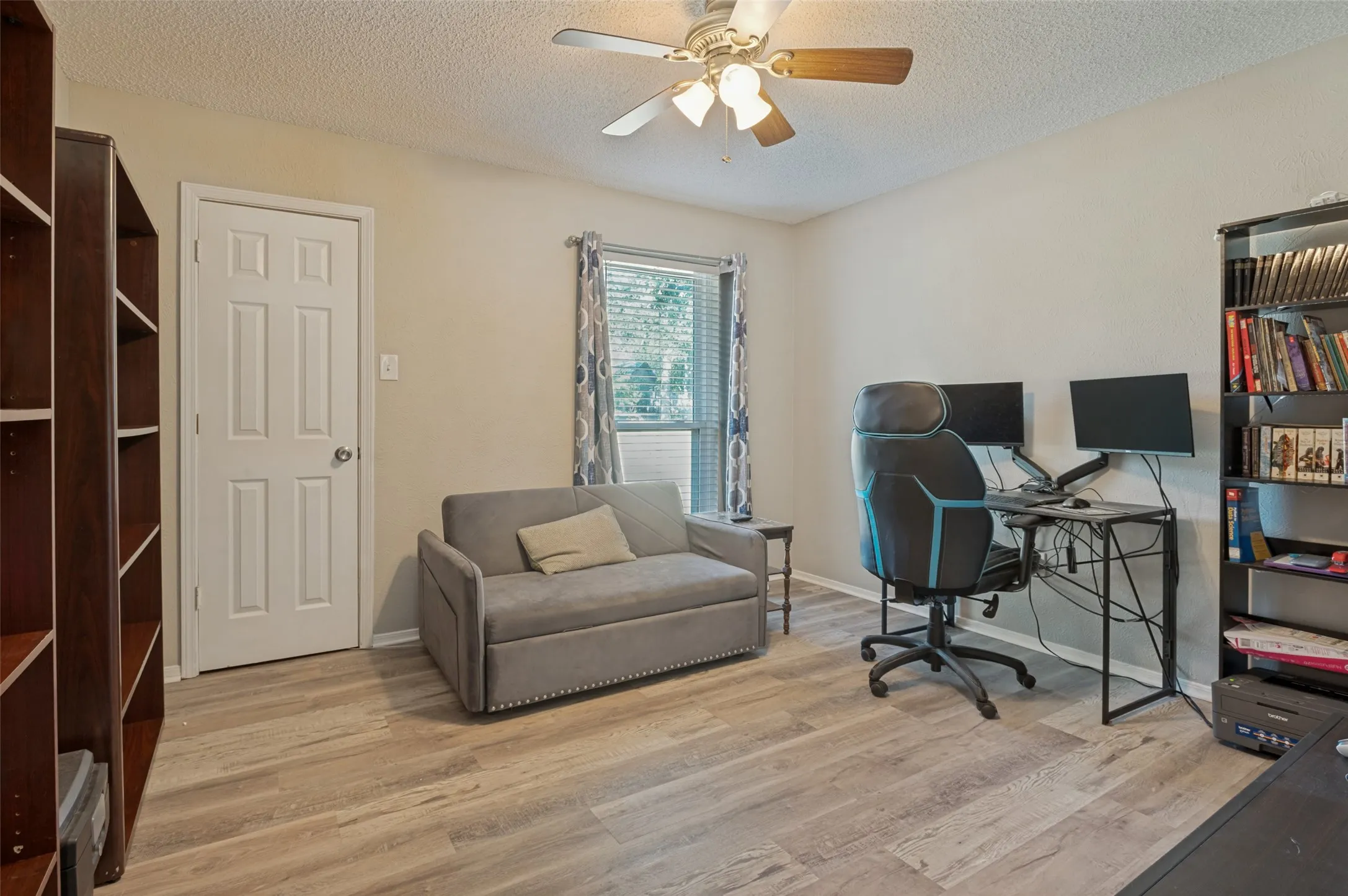 Single Family Residence For Sale in Tarrant County , 3217 Meadow Wood Lane, Bedford, Texas 76021, 3 Bedroom, 2 Bathroom, 2 Garage spaces, 1,405 Sqft, built in 1979, mls#21345944, Real Estate Agent in Bedford, Homes For Sale in Tarrant county, Homes For Sale in Bedford, Realtor in Bedford Texas, Real Estate Brokerage Independent Realty Texas, Luminita Cordes Realtor