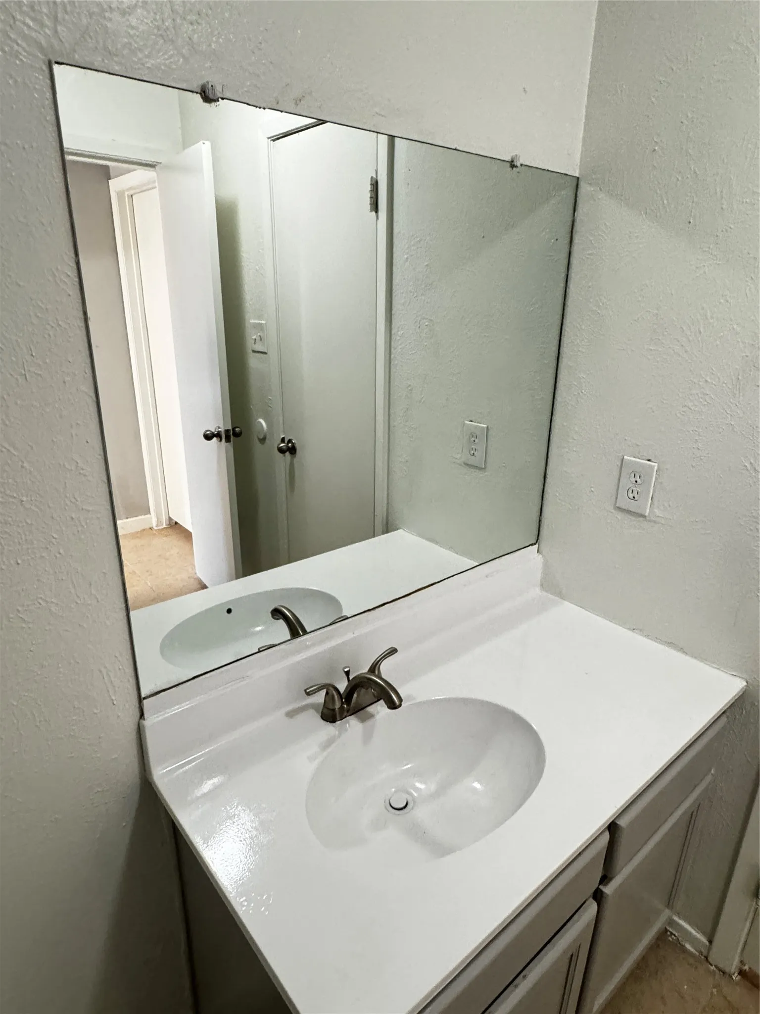 Duplex For Rent in Dallas County , 5410 Brookhollow Drive, Sachse, Texas 75048, 2 Bedroom, 2 Bathroom, 1 Garage spaces, 1,400 Sqft, built in 1983, mls#21346672, Real Estate Agent in Sachse, Homes For Rent in Dallas county, Homes For Rent in Sachse, Realtor in Sachse Texas, Real Estate Brokerage Independent Realty Texas, Luminita Cordes Realtor