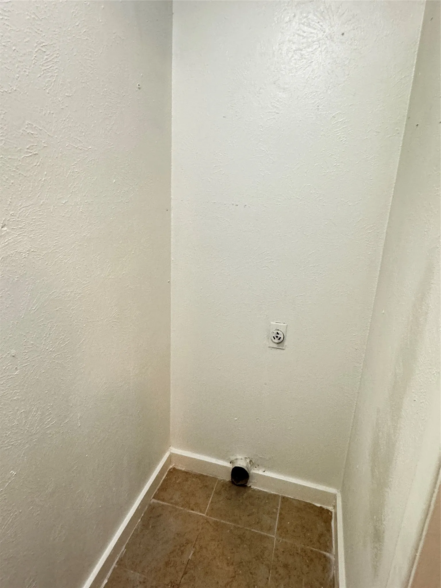Duplex For Rent in Dallas County , 5410 Brookhollow Drive, Sachse, Texas 75048, 2 Bedroom, 2 Bathroom, 1 Garage spaces, 1,400 Sqft, built in 1983, mls#21346672, Real Estate Agent in Sachse, Homes For Rent in Dallas county, Homes For Rent in Sachse, Realtor in Sachse Texas, Real Estate Brokerage Independent Realty Texas, Luminita Cordes Realtor