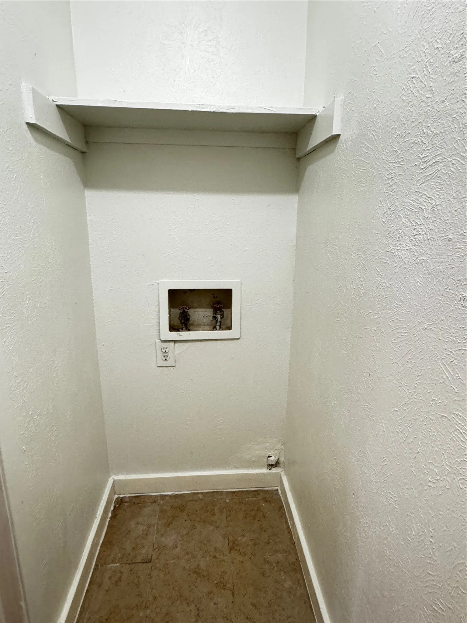 Duplex For Rent in Dallas County , 5410 Brookhollow Drive, Sachse, Texas 75048, 2 Bedroom, 2 Bathroom, 1 Garage spaces, 1,400 Sqft, built in 1983, mls#21346672, Real Estate Agent in Sachse, Homes For Rent in Dallas county, Homes For Rent in Sachse, Realtor in Sachse Texas, Real Estate Brokerage Independent Realty Texas, Luminita Cordes Realtor