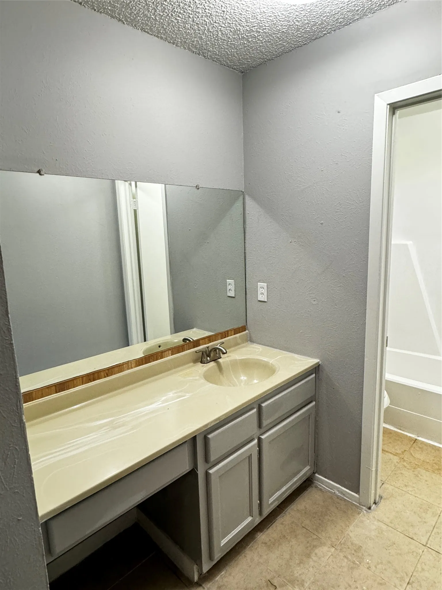 Duplex For Rent in Dallas County , 5410 Brookhollow Drive, Sachse, Texas 75048, 2 Bedroom, 2 Bathroom, 1 Garage spaces, 1,400 Sqft, built in 1983, mls#21346672, Real Estate Agent in Sachse, Homes For Rent in Dallas county, Homes For Rent in Sachse, Realtor in Sachse Texas, Real Estate Brokerage Independent Realty Texas, Luminita Cordes Realtor