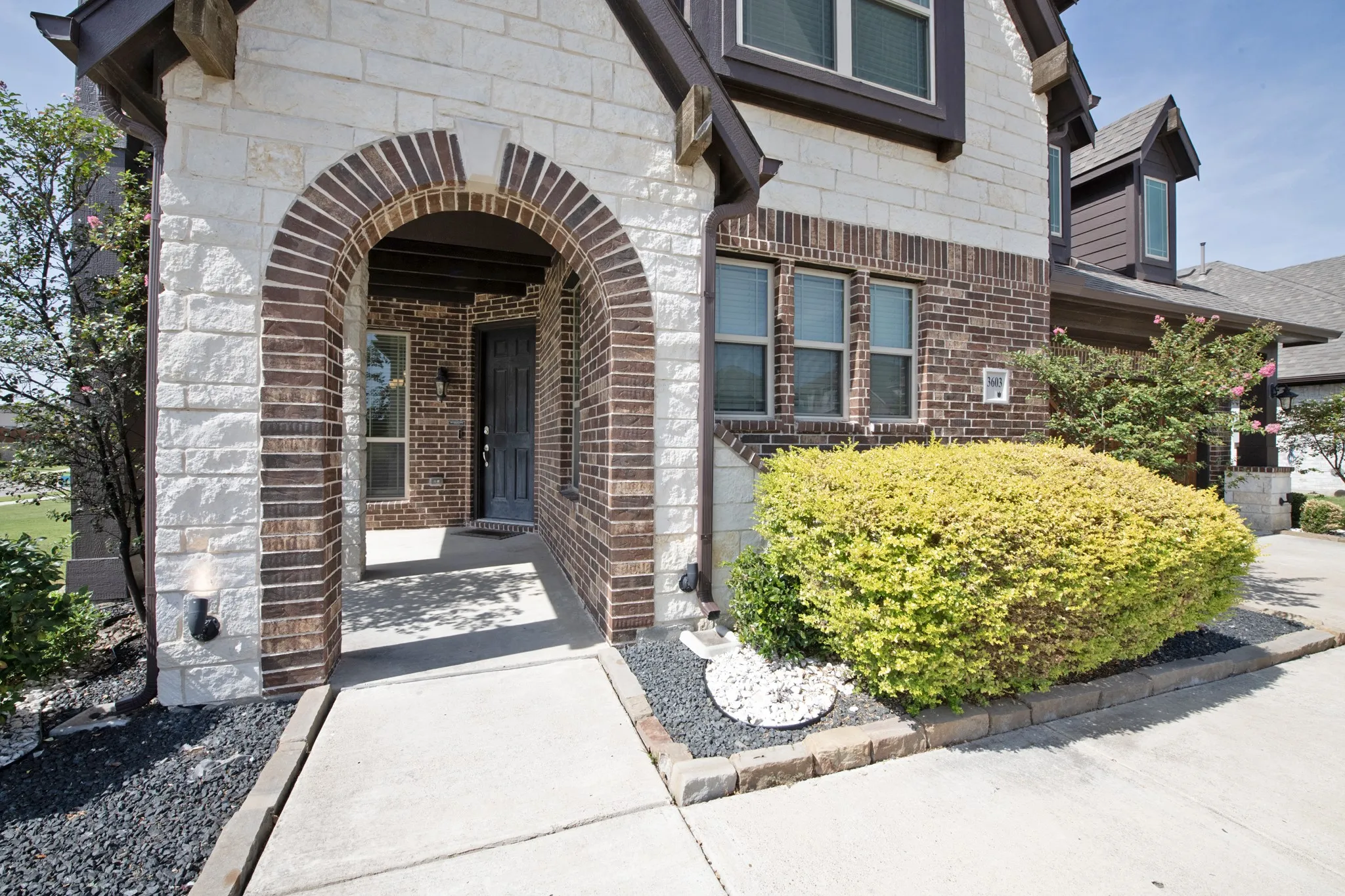 Single Family Residence For Sale in Kaufman County , 3603 Monticello Way, Forney, Texas 75126, 4 Bedroom, 3 Bathroom, 2 Garage spaces, 3,435 Sqft, built in 2021, mls#21346625, Real Estate Agent in Forney, Homes For Sale in Kaufman county, Homes For Sale in Forney, Realtor in Forney Texas, Real Estate Brokerage Independent Realty Texas, Luminita Cordes Realtor