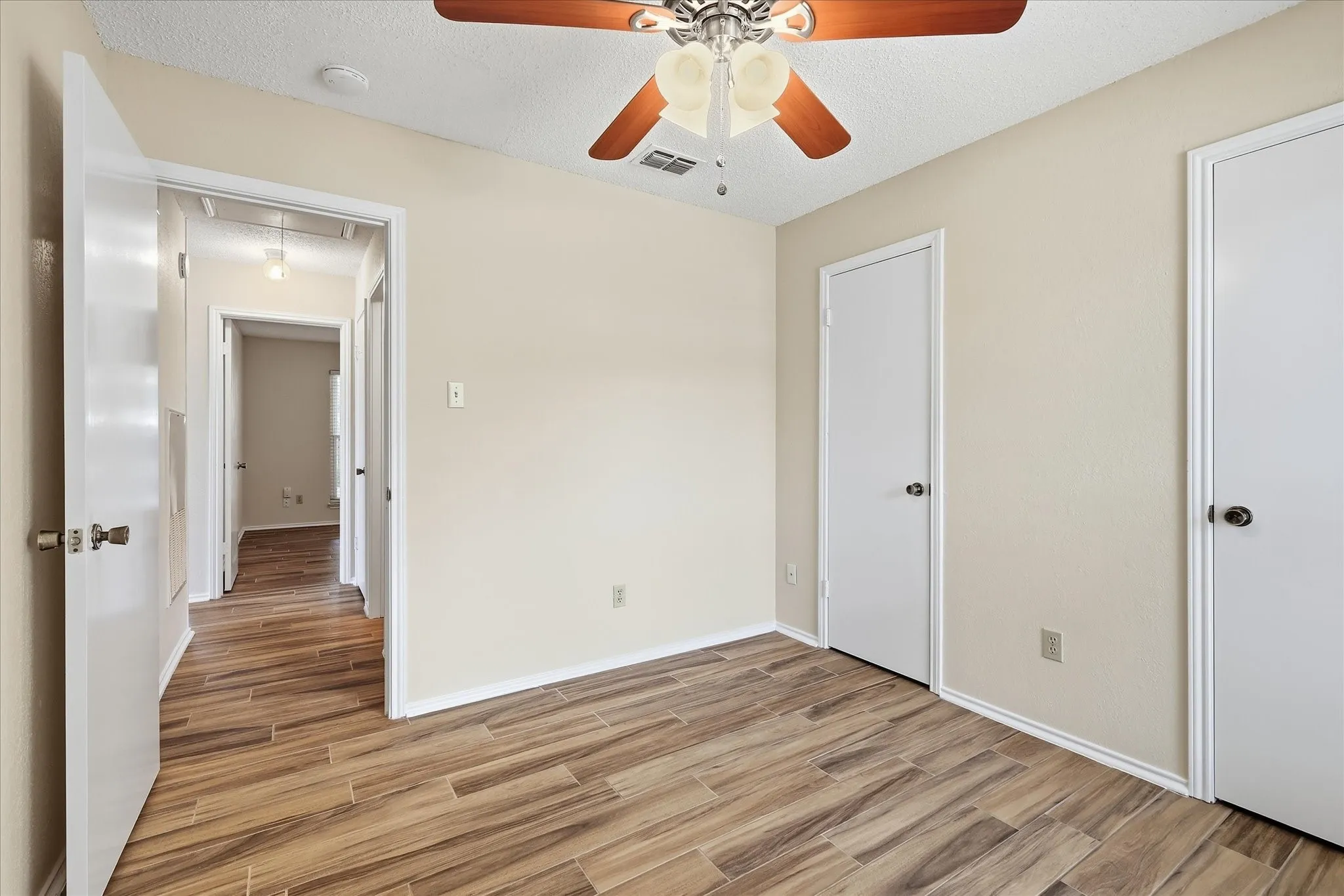 Single Family Residence For Sale in Tarrant County , 114 Glade Shadow Drive, Euless, Texas 76039, 2 Bedroom, 1 Bathroom, Garage spaces, 1,044 Sqft, built in 1984, mls#21346680, Real Estate Agent in Euless, Homes For Sale in Tarrant county, Homes For Sale in Euless, Realtor in Euless Texas, Real Estate Brokerage Independent Realty Texas, Luminita Cordes Realtor