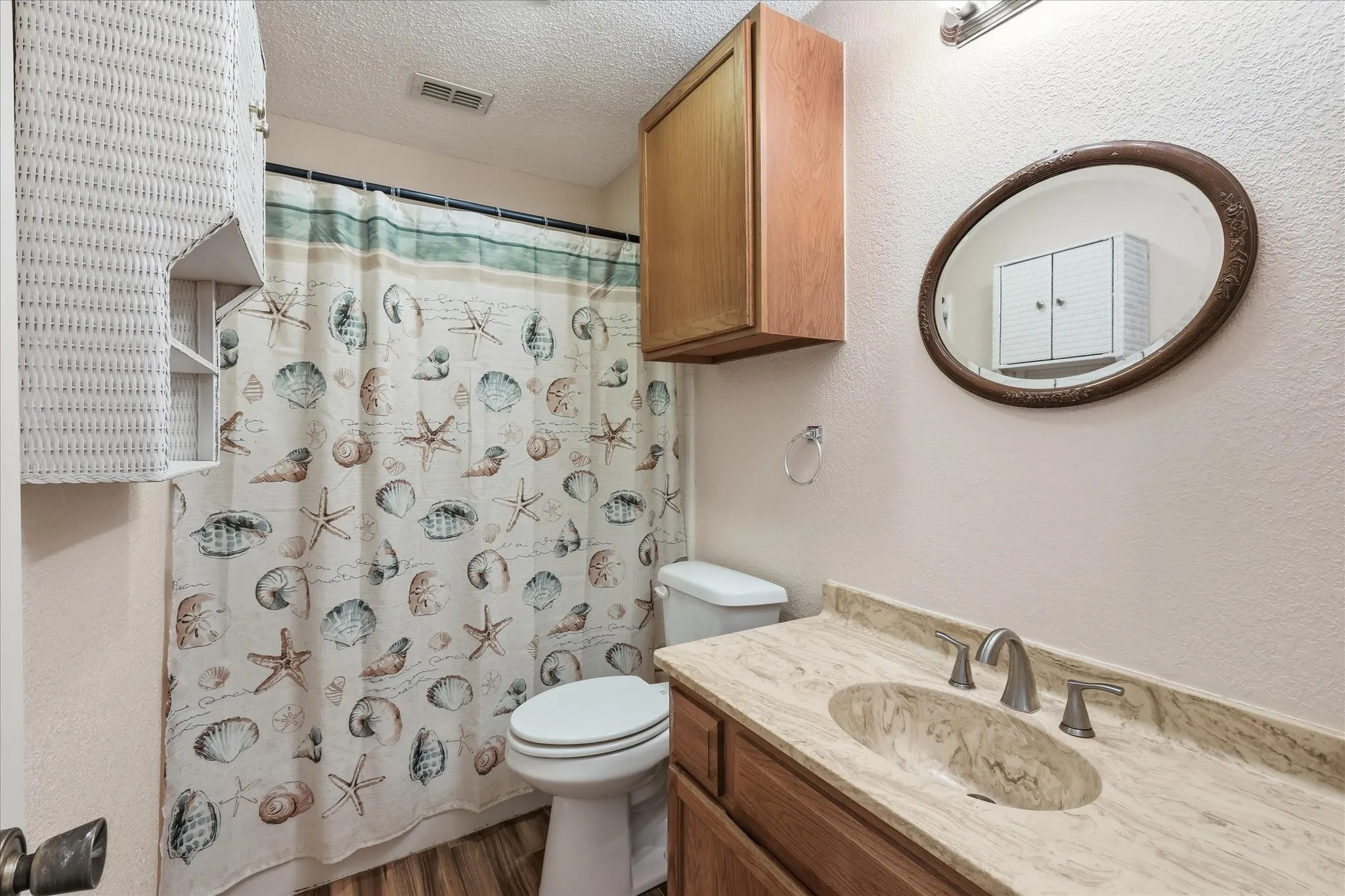 Single Family Residence For Sale in Tarrant County , 114 Glade Shadow Drive, Euless, Texas 76039, 2 Bedroom, 1 Bathroom, Garage spaces, 1,044 Sqft, built in 1984, mls#21346680, Real Estate Agent in Euless, Homes For Sale in Tarrant county, Homes For Sale in Euless, Realtor in Euless Texas, Real Estate Brokerage Independent Realty Texas, Luminita Cordes Realtor