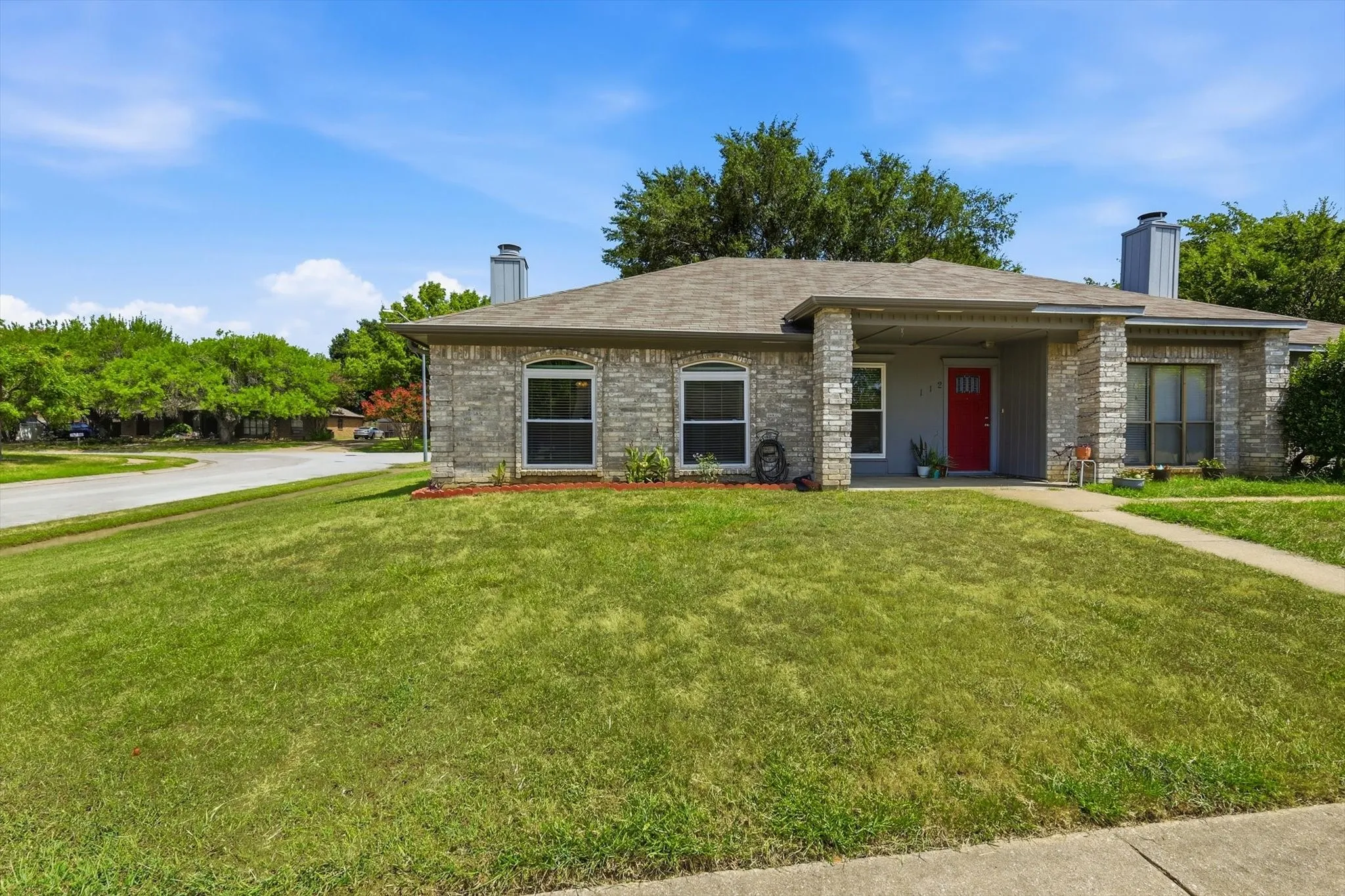 Single Family Residence For Sale in Tarrant County , 114 Glade Shadow Drive, Euless, Texas 76039, 2 Bedroom, 1 Bathroom, Garage spaces, 1,044 Sqft, built in 1984, mls#21346680, Real Estate Agent in Euless, Homes For Sale in Tarrant county, Homes For Sale in Euless, Realtor in Euless Texas, Real Estate Brokerage Independent Realty Texas, Luminita Cordes Realtor