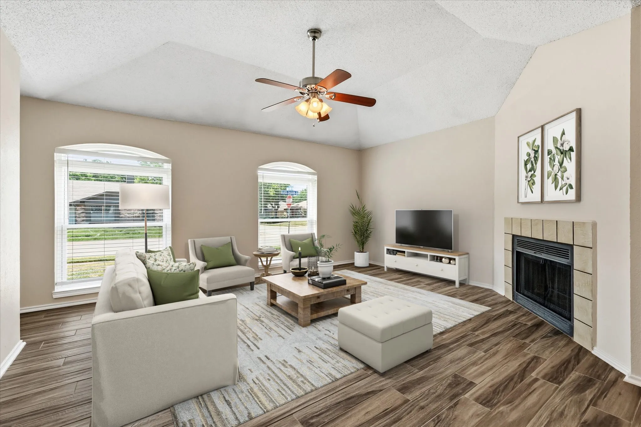 Single Family Residence For Sale in Tarrant County , 114 Glade Shadow Drive, Euless, Texas 76039, 2 Bedroom, 1 Bathroom, Garage spaces, 1,044 Sqft, built in 1984, mls#21346680, Real Estate Agent in Euless, Homes For Sale in Tarrant county, Homes For Sale in Euless, Realtor in Euless Texas, Real Estate Brokerage Independent Realty Texas, Luminita Cordes Realtor