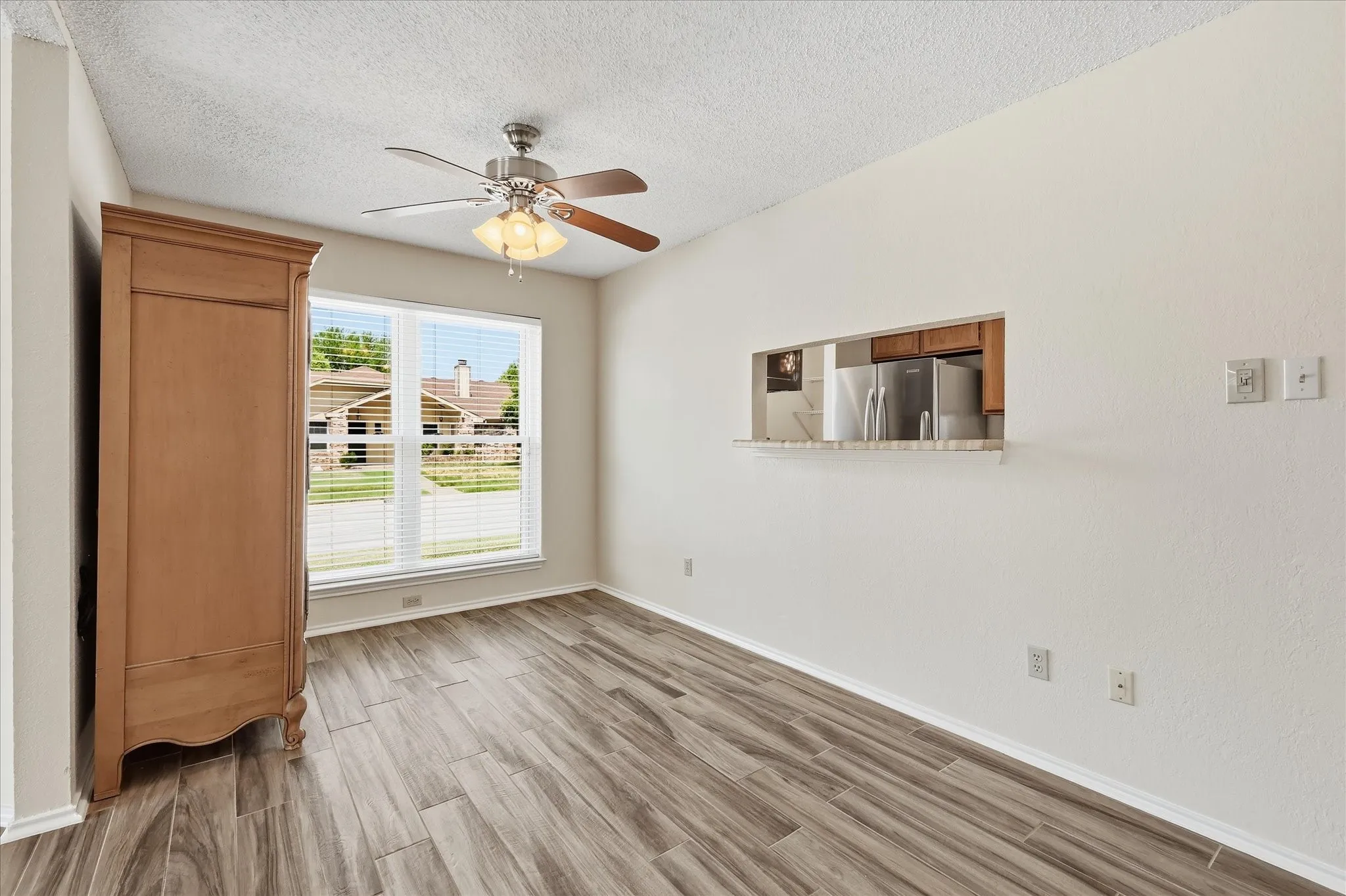 Single Family Residence For Sale in Tarrant County , 114 Glade Shadow Drive, Euless, Texas 76039, 2 Bedroom, 1 Bathroom, Garage spaces, 1,044 Sqft, built in 1984, mls#21346680, Real Estate Agent in Euless, Homes For Sale in Tarrant county, Homes For Sale in Euless, Realtor in Euless Texas, Real Estate Brokerage Independent Realty Texas, Luminita Cordes Realtor