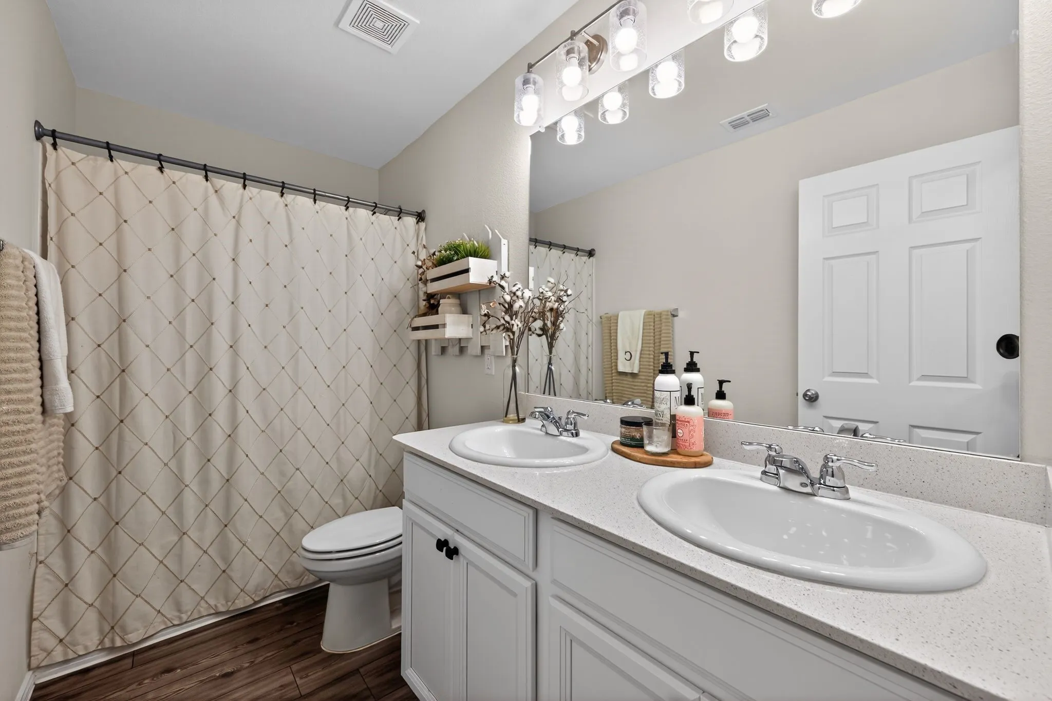 Single Family Residence For Sale in Kaufman County , 1552 Vega Drive, Forney, Texas 75126, 3 Bedroom, 2 Bathroom, 2 Garage spaces, 1,517 Sqft, built in 2021, mls#21346682, Real Estate Agent in Forney, Homes For Sale in Kaufman county, Homes For Sale in Forney, Realtor in Forney Texas, Real Estate Brokerage Independent Realty Texas, Luminita Cordes Realtor