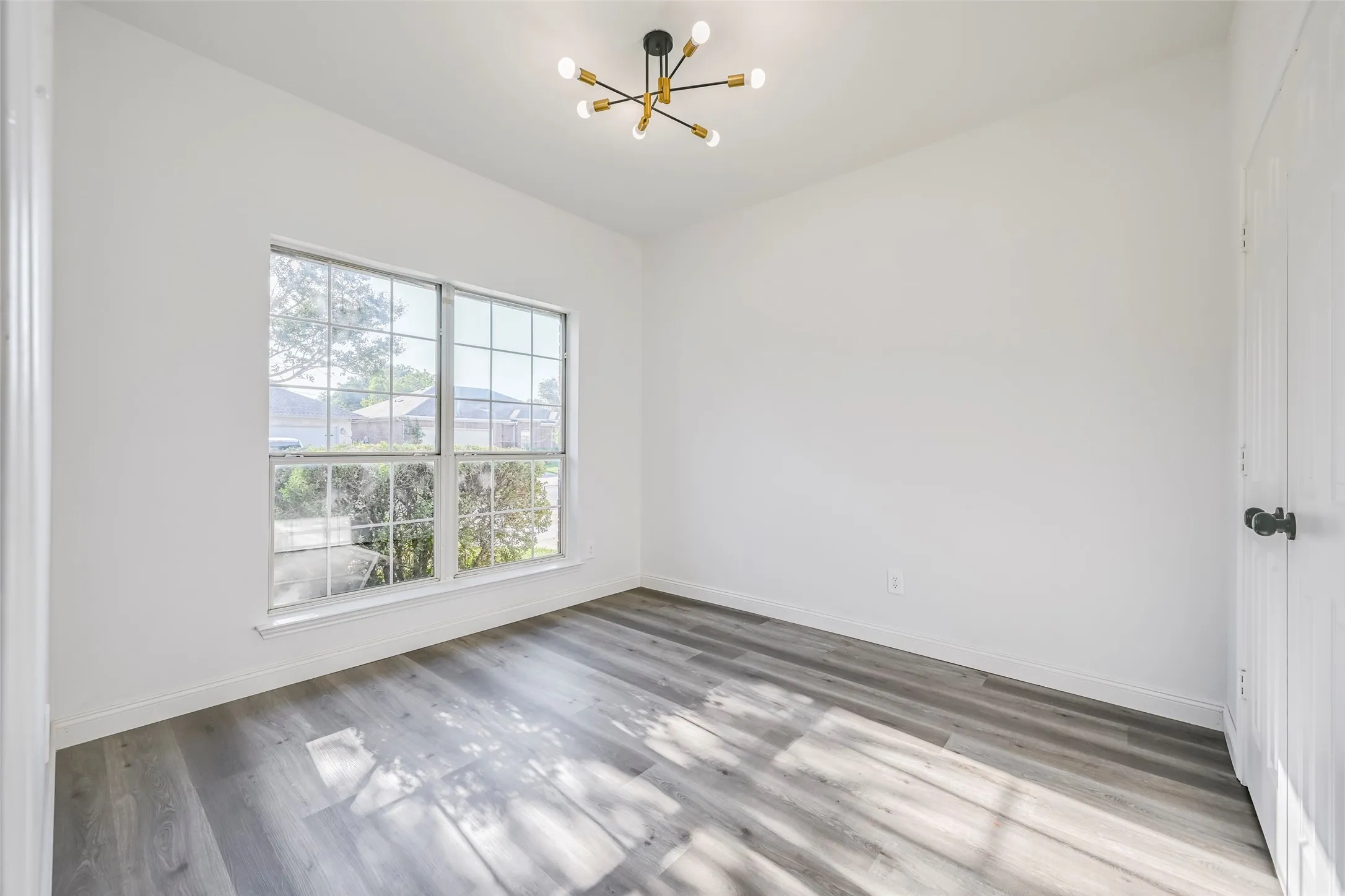 Single Family Residence For Sale in Tarrant County , 3433 Mayflower Court, Arlington, Texas 76014, 4 Bedroom, 2 Bathroom, 2 Garage spaces, 1,754 Sqft, built in 1995, mls#21346557, Real Estate Agent in Arlington, Homes For Sale in Tarrant county, Homes For Sale in Arlington, Realtor in Arlington Texas, Real Estate Brokerage Independent Realty Texas, Luminita Cordes Realtor