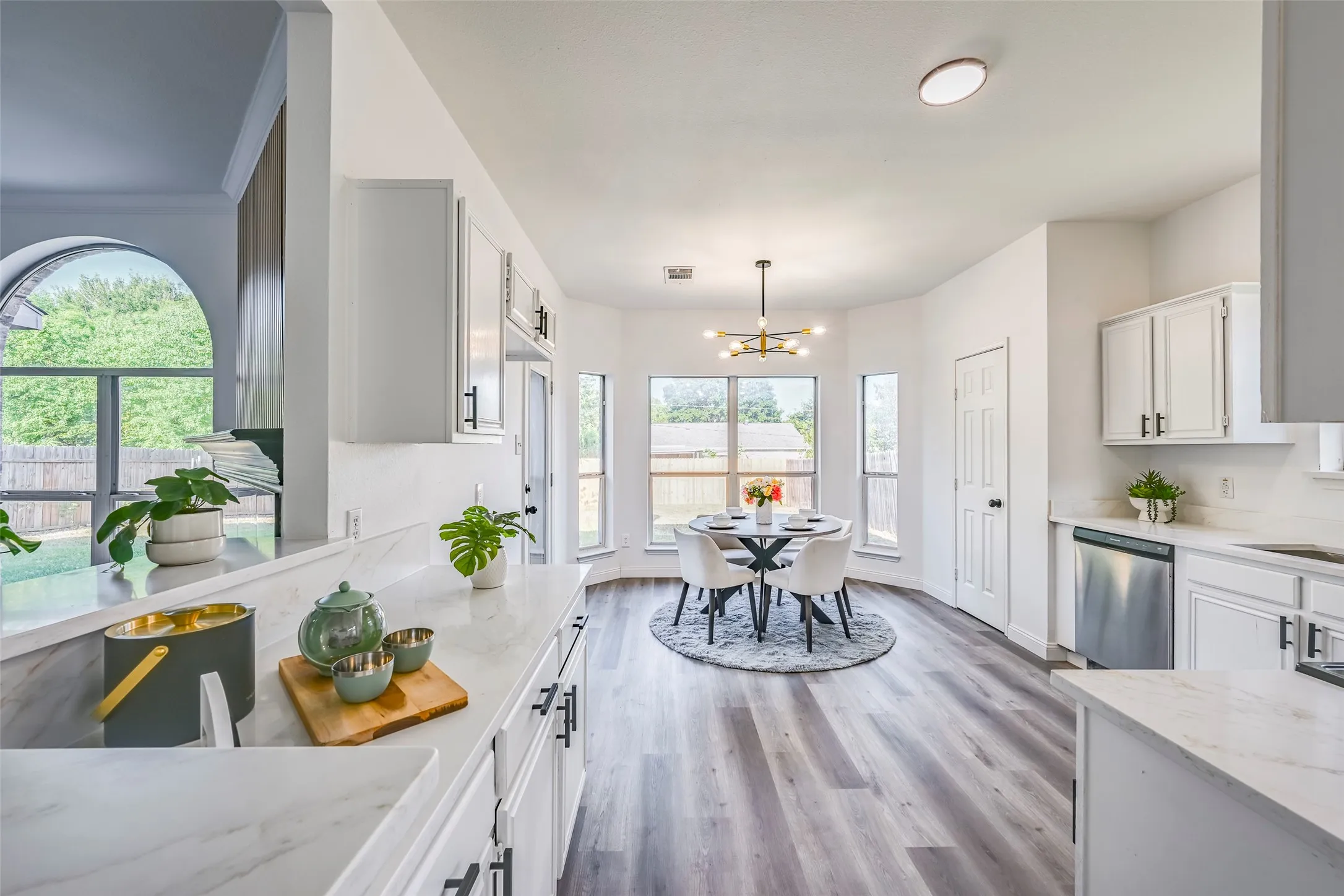 Single Family Residence For Sale in Tarrant County , 3433 Mayflower Court, Arlington, Texas 76014, 4 Bedroom, 2 Bathroom, 2 Garage spaces, 1,754 Sqft, built in 1995, mls#21346557, Real Estate Agent in Arlington, Homes For Sale in Tarrant county, Homes For Sale in Arlington, Realtor in Arlington Texas, Real Estate Brokerage Independent Realty Texas, Luminita Cordes Realtor