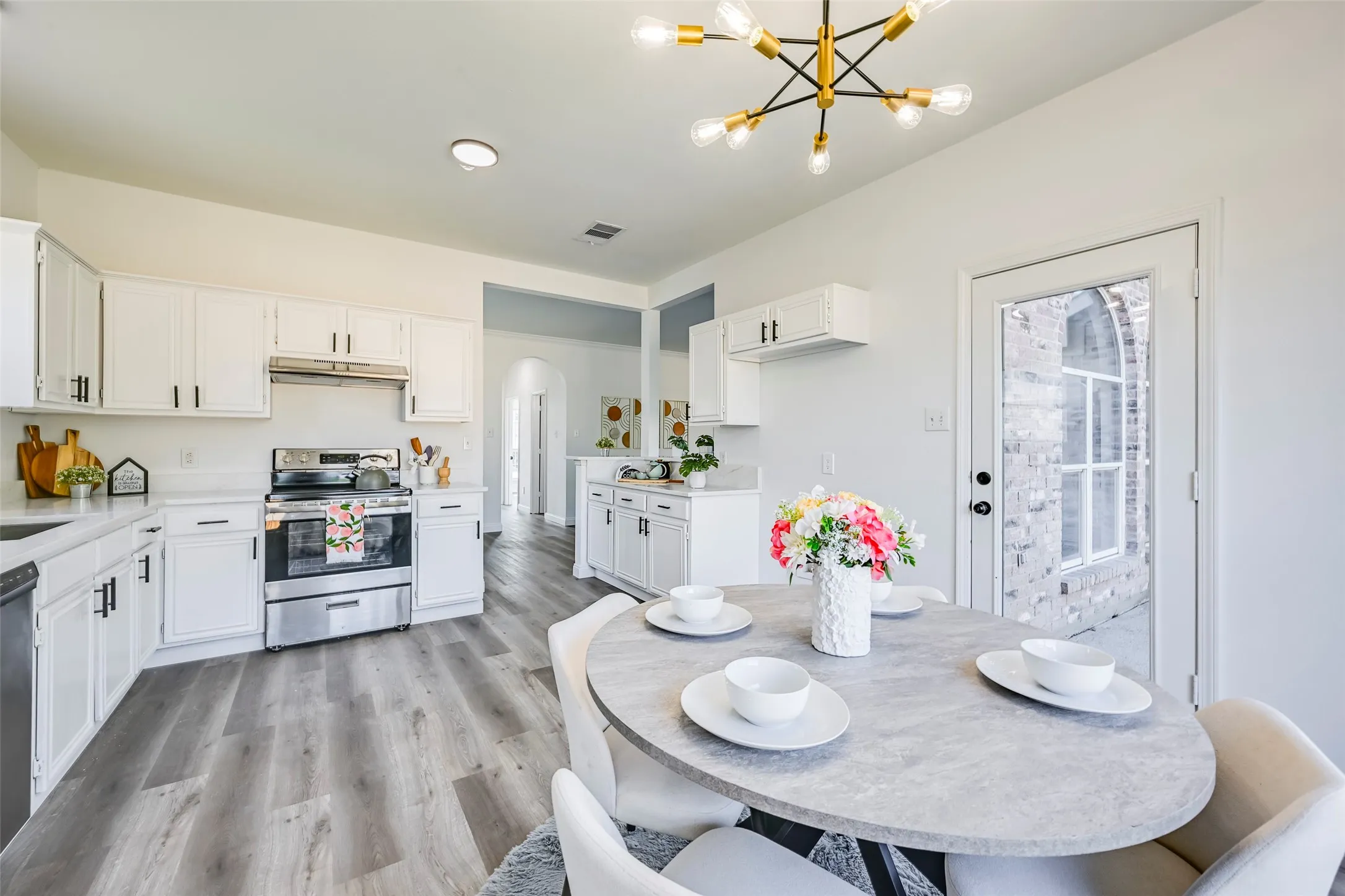 Single Family Residence For Sale in Tarrant County , 3433 Mayflower Court, Arlington, Texas 76014, 4 Bedroom, 2 Bathroom, 2 Garage spaces, 1,754 Sqft, built in 1995, mls#21346557, Real Estate Agent in Arlington, Homes For Sale in Tarrant county, Homes For Sale in Arlington, Realtor in Arlington Texas, Real Estate Brokerage Independent Realty Texas, Luminita Cordes Realtor