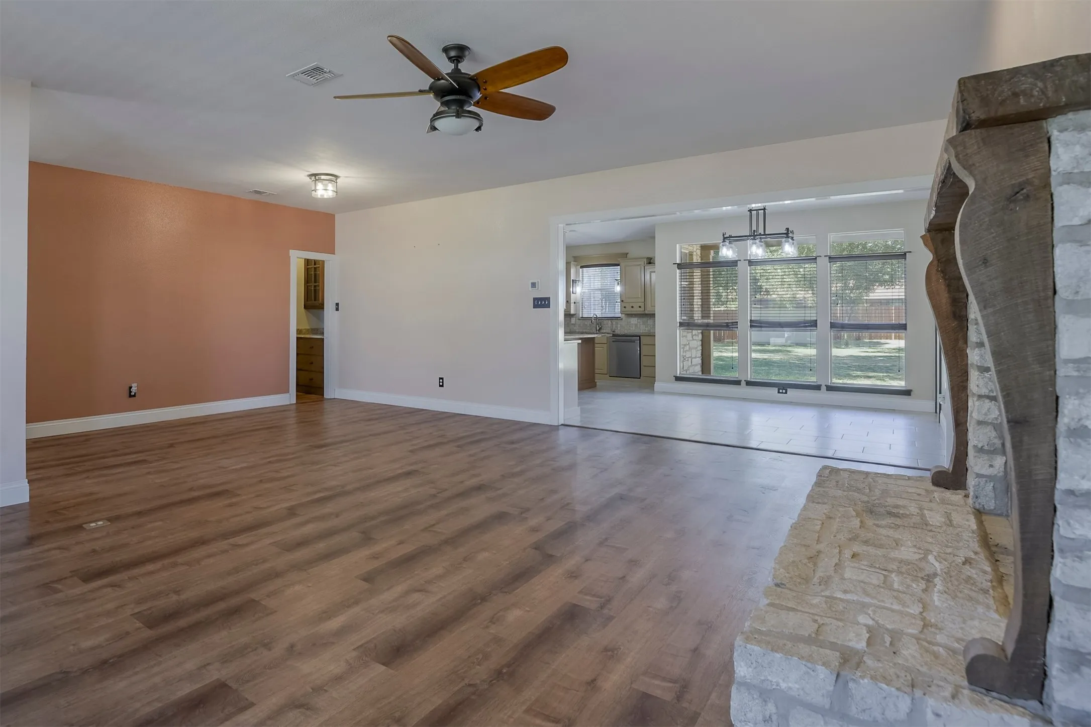Single Family Residence For Sale in Parker County , 102 Tiffany Trail, Weatherford, Texas 76086, 4 Bedroom, 4 Bathroom, 2 Garage spaces, 2,943 Sqft, built in 1999, mls#21343308, Real Estate Agent in Weatherford, Homes For Sale in Parker county, Homes For Sale in Weatherford, Realtor in Weatherford Texas, Real Estate Brokerage Independent Realty Texas, Luminita Cordes Realtor