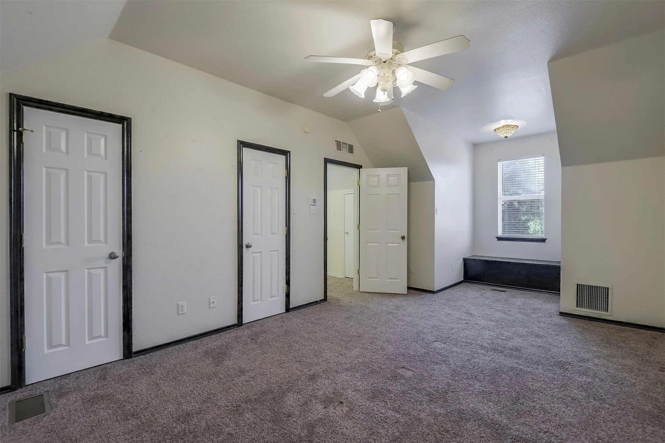 Single Family Residence For Sale in Parker County , 102 Tiffany Trail, Weatherford, Texas 76086, 4 Bedroom, 4 Bathroom, 2 Garage spaces, 2,943 Sqft, built in 1999, mls#21343308, Real Estate Agent in Weatherford, Homes For Sale in Parker county, Homes For Sale in Weatherford, Realtor in Weatherford Texas, Real Estate Brokerage Independent Realty Texas, Luminita Cordes Realtor
