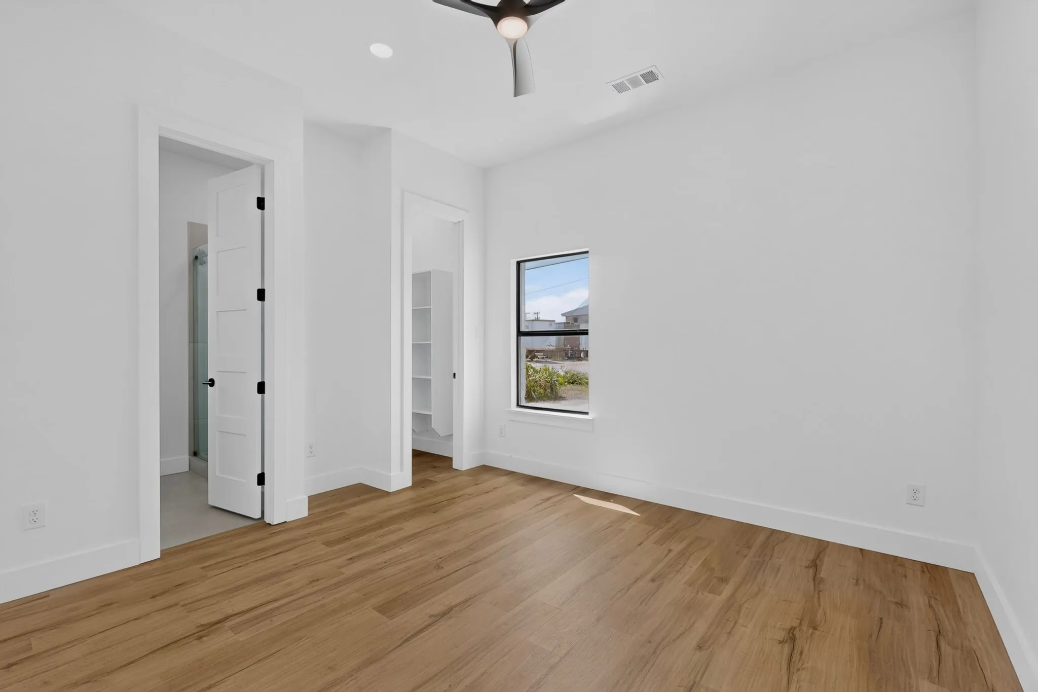 Single Family Residence For Sale in Kaufman County , 609 E Grove Street, Kaufman, Texas 75142, 3 Bedrooms, 4 Bathrooms, 2 Garage spaces, 1,828 Sqft, built in 2026, Price $374,900, mls#21346458, Real Estate Agent in Kaufman, Homes For Sale in Kaufman county, Homes For Sale in Kaufman, Realtor in Kaufman Texas, Real Estate Brokerage Independent Realty Texas, Luminita Cordes Realtor