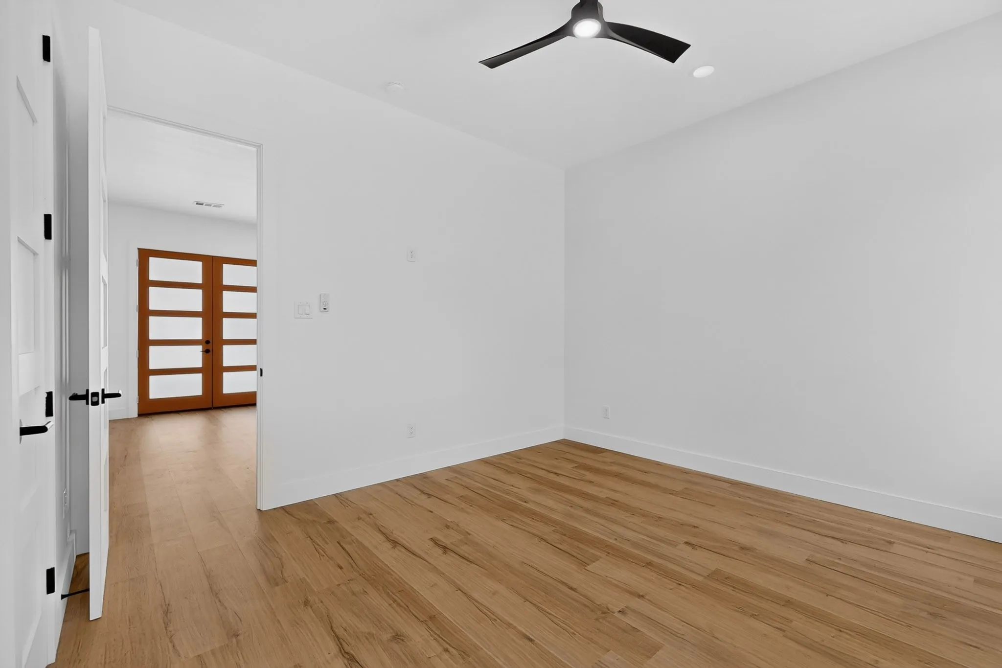 Single Family Residence For Sale in Kaufman County , 609 E Grove Street, Kaufman, Texas 75142, 3 Bedrooms, 4 Bathrooms, 2 Garage spaces, 1,828 Sqft, built in 2026, Price $374,900, mls#21346458, Real Estate Agent in Kaufman, Homes For Sale in Kaufman county, Homes For Sale in Kaufman, Realtor in Kaufman Texas, Real Estate Brokerage Independent Realty Texas, Luminita Cordes Realtor