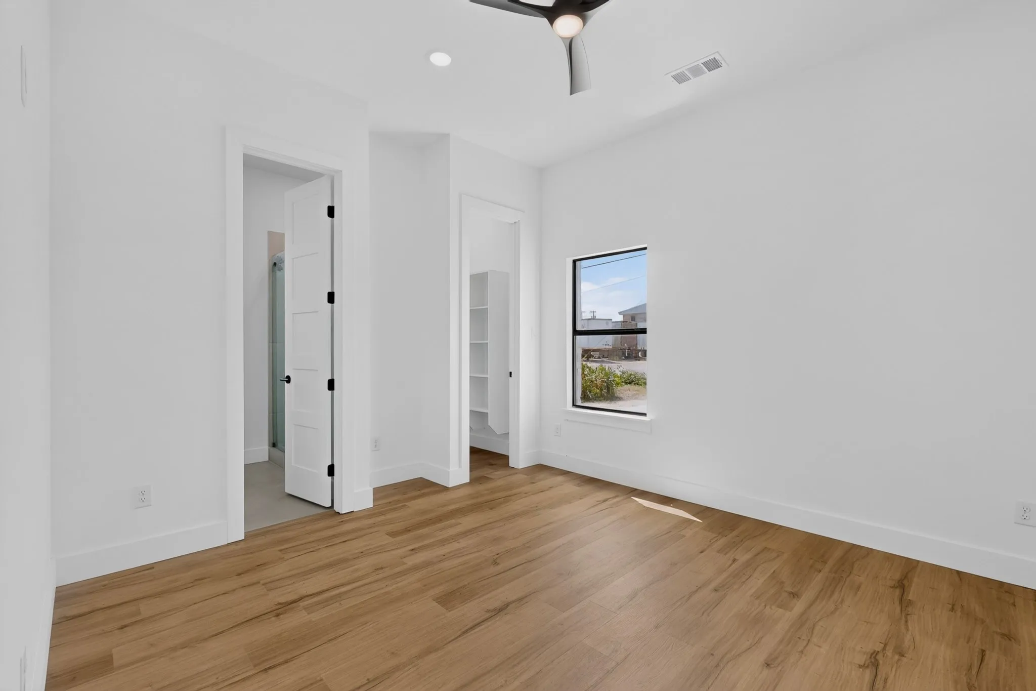 Single Family Residence For Sale in Kaufman County , 609 E Grove Street, Kaufman, Texas 75142, 3 Bedrooms, 4 Bathrooms, 2 Garage spaces, 1,828 Sqft, built in 2026, Price $374,900, mls#21346458, Real Estate Agent in Kaufman, Homes For Sale in Kaufman county, Homes For Sale in Kaufman, Realtor in Kaufman Texas, Real Estate Brokerage Independent Realty Texas, Luminita Cordes Realtor