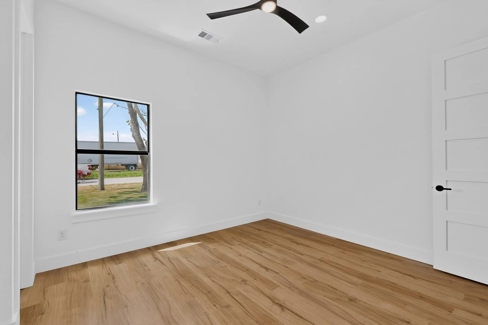 Single Family Residence For Sale in Kaufman County , 609 E Grove Street, Kaufman, Texas 75142, 3 Bedrooms, 4 Bathrooms, 2 Garage spaces, 1,828 Sqft, built in 2026, Price $374,900, mls#21346458, Real Estate Agent in Kaufman, Homes For Sale in Kaufman county, Homes For Sale in Kaufman, Realtor in Kaufman Texas, Real Estate Brokerage Independent Realty Texas, Luminita Cordes Realtor
