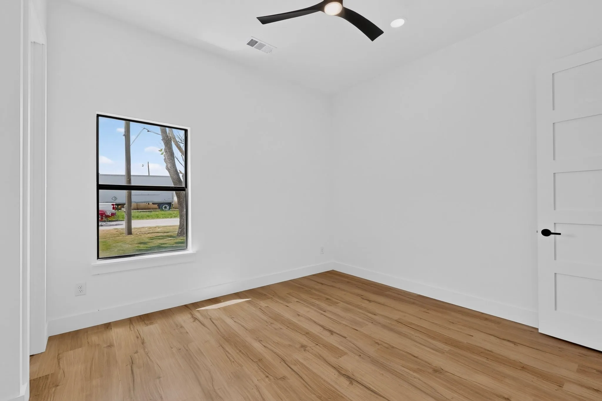 Single Family Residence For Sale in Kaufman County , 609 E Grove Street, Kaufman, Texas 75142, 3 Bedrooms, 4 Bathrooms, 2 Garage spaces, 1,828 Sqft, built in 2026, Price $374,900, mls#21346458, Real Estate Agent in Kaufman, Homes For Sale in Kaufman county, Homes For Sale in Kaufman, Realtor in Kaufman Texas, Real Estate Brokerage Independent Realty Texas, Luminita Cordes Realtor