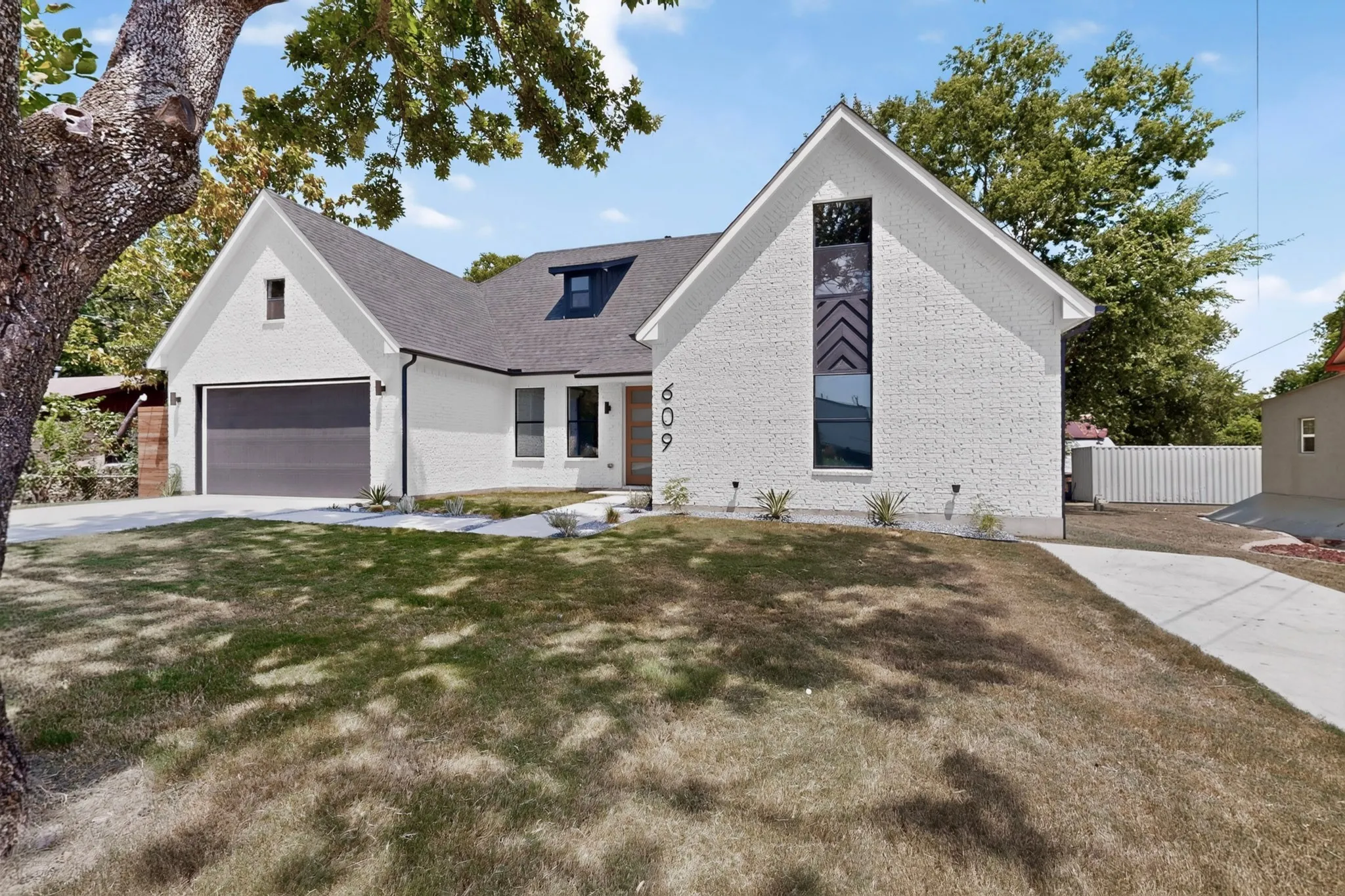 Single Family Residence For Sale in Kaufman County , 609 E Grove Street, Kaufman, Texas 75142, 3 Bedrooms, 4 Bathrooms, 2 Garage spaces, 1,828 Sqft, built in 2026, Price $374,900, mls#21346458, Real Estate Agent in Kaufman, Homes For Sale in Kaufman county, Homes For Sale in Kaufman, Realtor in Kaufman Texas, Real Estate Brokerage Independent Realty Texas, Luminita Cordes Realtor