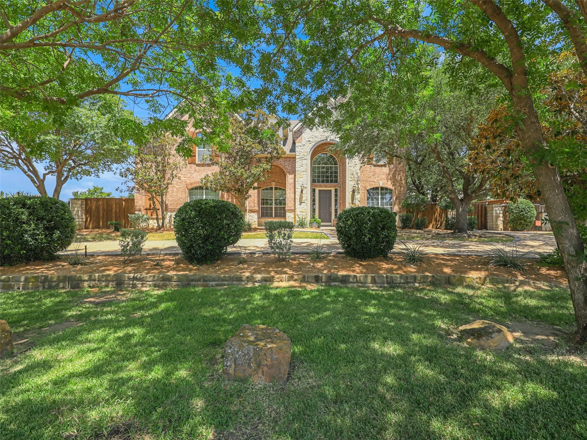 Single Family Residence For Sale in Collin County , 7798 Meadow Hill Drive, Frisco, Texas 75033, 4 Bedroom, 4 Bathroom, 3 Garage spaces, 5,073 Sqft, built in 2002, mls#21345274, Real Estate Agent in Frisco, Homes For Sale in Collin county, Homes For Sale in Frisco, Realtor in Frisco Texas, Real Estate Brokerage Independent Realty Texas, Luminita Cordes Realtor