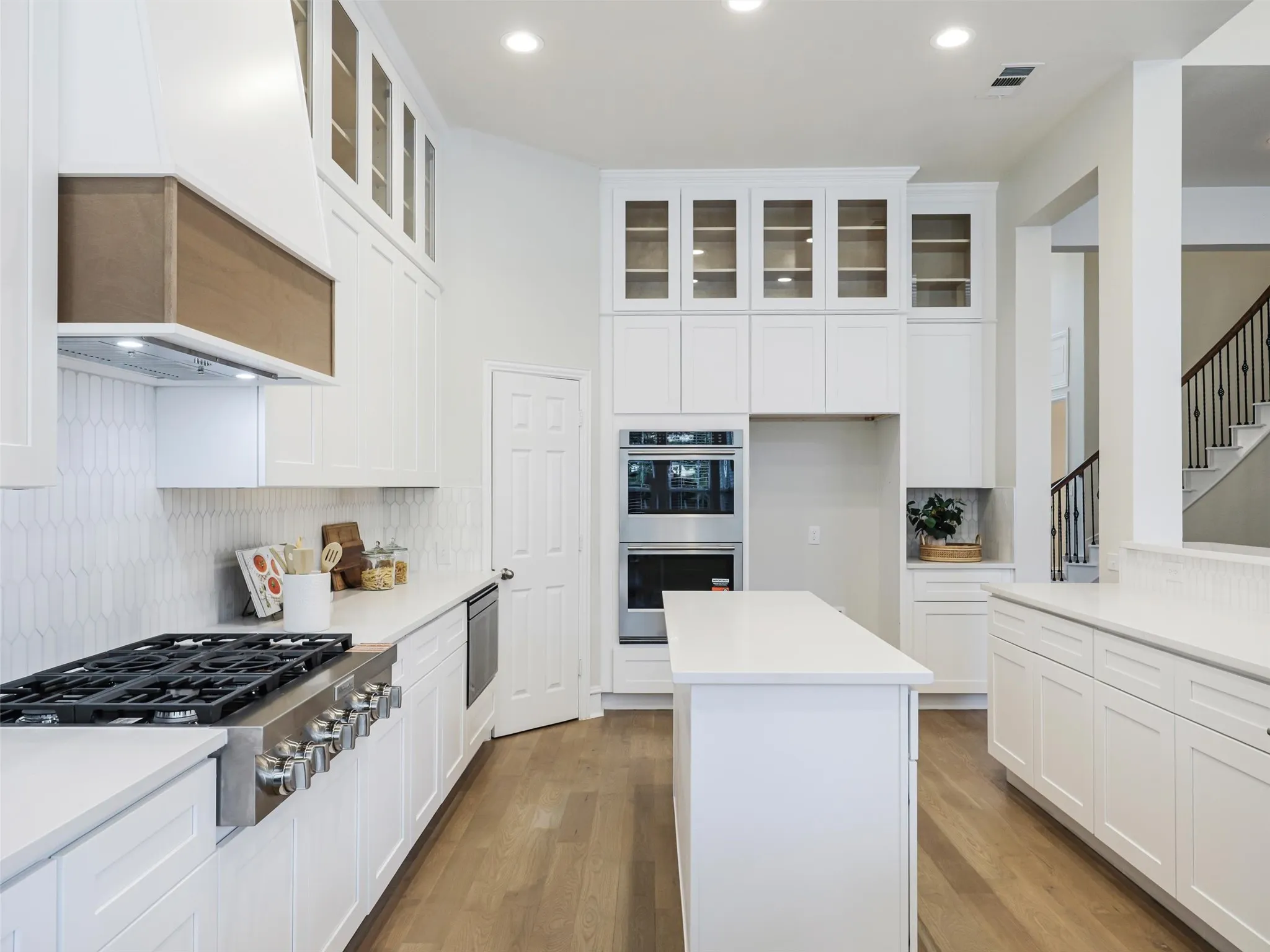 Single Family Residence For Sale in Collin County , 7798 Meadow Hill Drive, Frisco, Texas 75033, 4 Bedroom, 4 Bathroom, 3 Garage spaces, 5,073 Sqft, built in 2002, mls#21345274, Real Estate Agent in Frisco, Homes For Sale in Collin county, Homes For Sale in Frisco, Realtor in Frisco Texas, Real Estate Brokerage Independent Realty Texas, Luminita Cordes Realtor