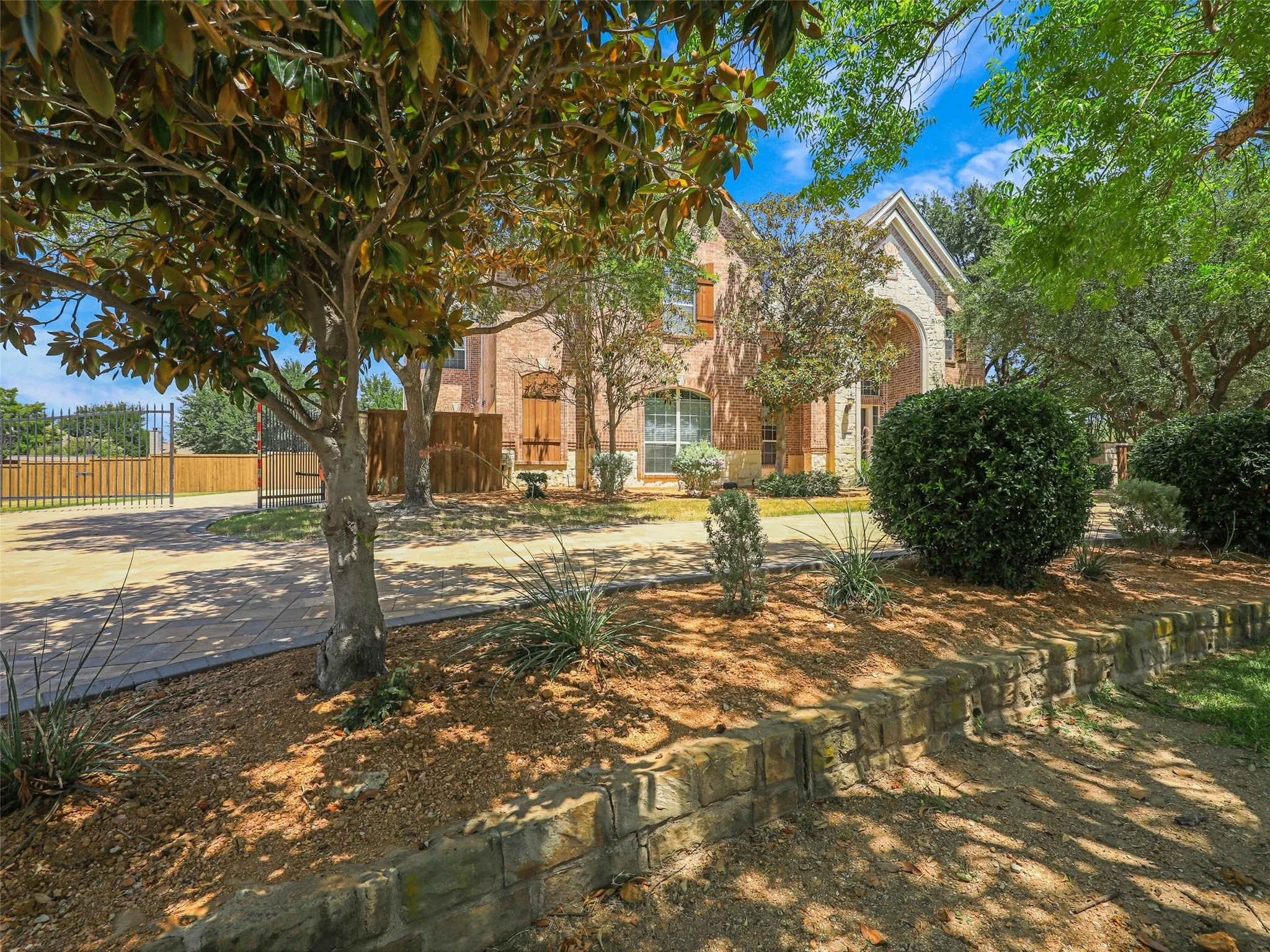 Single Family Residence For Sale in Collin County , 7798 Meadow Hill Drive, Frisco, Texas 75033, 4 Bedroom, 4 Bathroom, 3 Garage spaces, 5,073 Sqft, built in 2002, mls#21345274, Real Estate Agent in Frisco, Homes For Sale in Collin county, Homes For Sale in Frisco, Realtor in Frisco Texas, Real Estate Brokerage Independent Realty Texas, Luminita Cordes Realtor