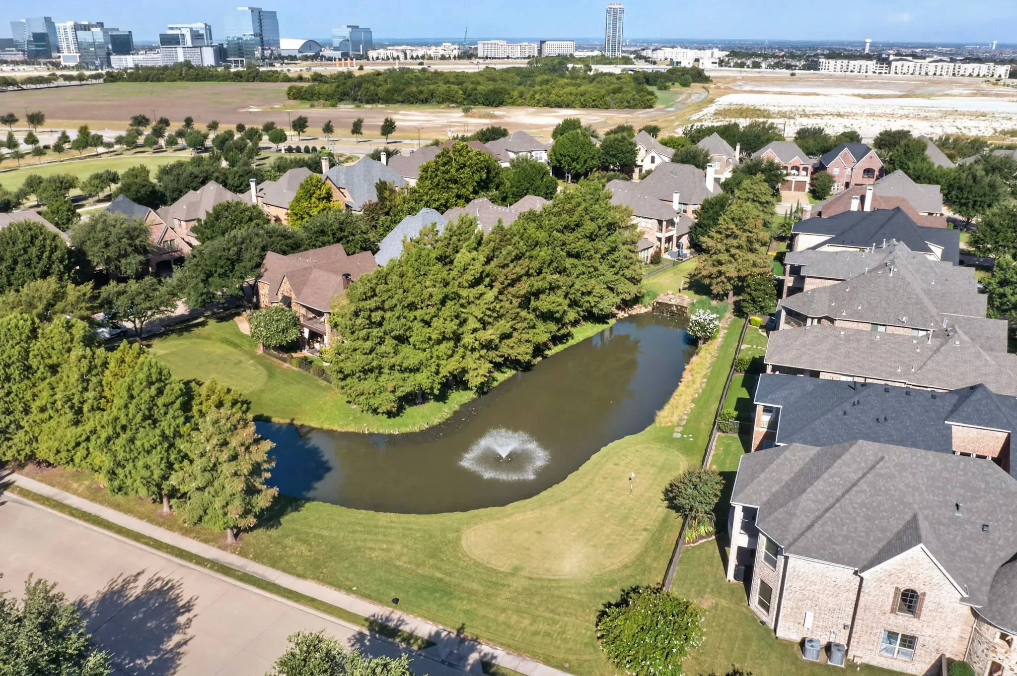 Single Family Residence For Sale in Collin County , 20 Glistening Pond Drive, Frisco, Texas 75034, 4 Bedroom, 4 Bathroom, 2 Garage spaces, 3,476 Sqft, built in 2005, mls#21346350, Real Estate Agent in Frisco, Homes For Sale in Collin county, Homes For Sale in Frisco, Realtor in Frisco Texas, Real Estate Brokerage Independent Realty Texas, Luminita Cordes Realtor