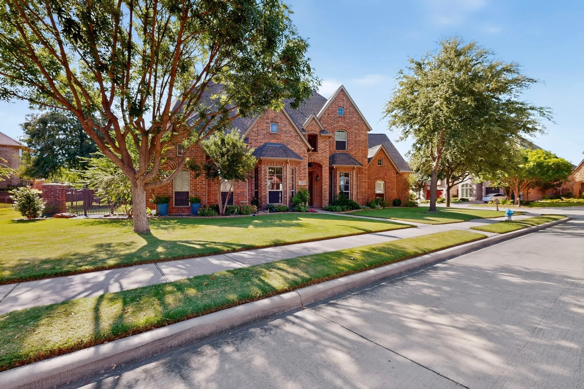 Single Family Residence For Sale in Collin County , 20 Glistening Pond Drive, Frisco, Texas 75034, 4 Bedroom, 4 Bathroom, 2 Garage spaces, 3,476 Sqft, built in 2005, mls#21346350, Real Estate Agent in Frisco, Homes For Sale in Collin county, Homes For Sale in Frisco, Realtor in Frisco Texas, Real Estate Brokerage Independent Realty Texas, Luminita Cordes Realtor