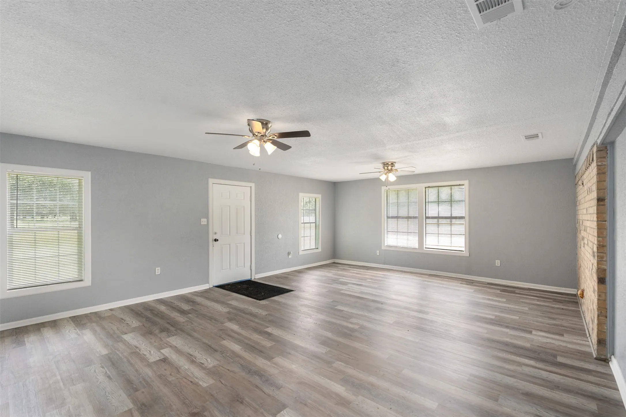 Single Family Residence For Sale in Freestone County , 115 Fcr 969, Wortham, Texas 76693, 4 Bedroom, 2 Bathroom, Garage spaces, 1,800 Sqft, built in 1980, mls#21345660, Real Estate Agent in Wortham, Homes For Sale in Freestone county, Homes For Sale in Wortham, Realtor in Wortham Texas, Real Estate Brokerage Independent Realty Texas, Luminita Cordes Realtor