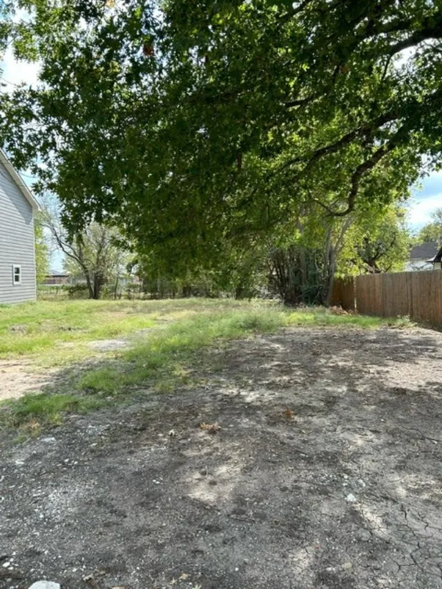 Unimproved Land For Sale in Grayson County , 402 E Bonham Street, Tom Bean, Texas 75491, 0, 0, Garage spaces, 0 Sqft, built in 0, Price $72,000, mls#21346706, Real Estate Agent in Tom Bean, Homes For Sale in Grayson county, Homes For Sale in Tom Bean, Realtor in Tom Bean Texas, Real Estate Brokerage Independent Realty Texas, Luminita Cordes Realtor